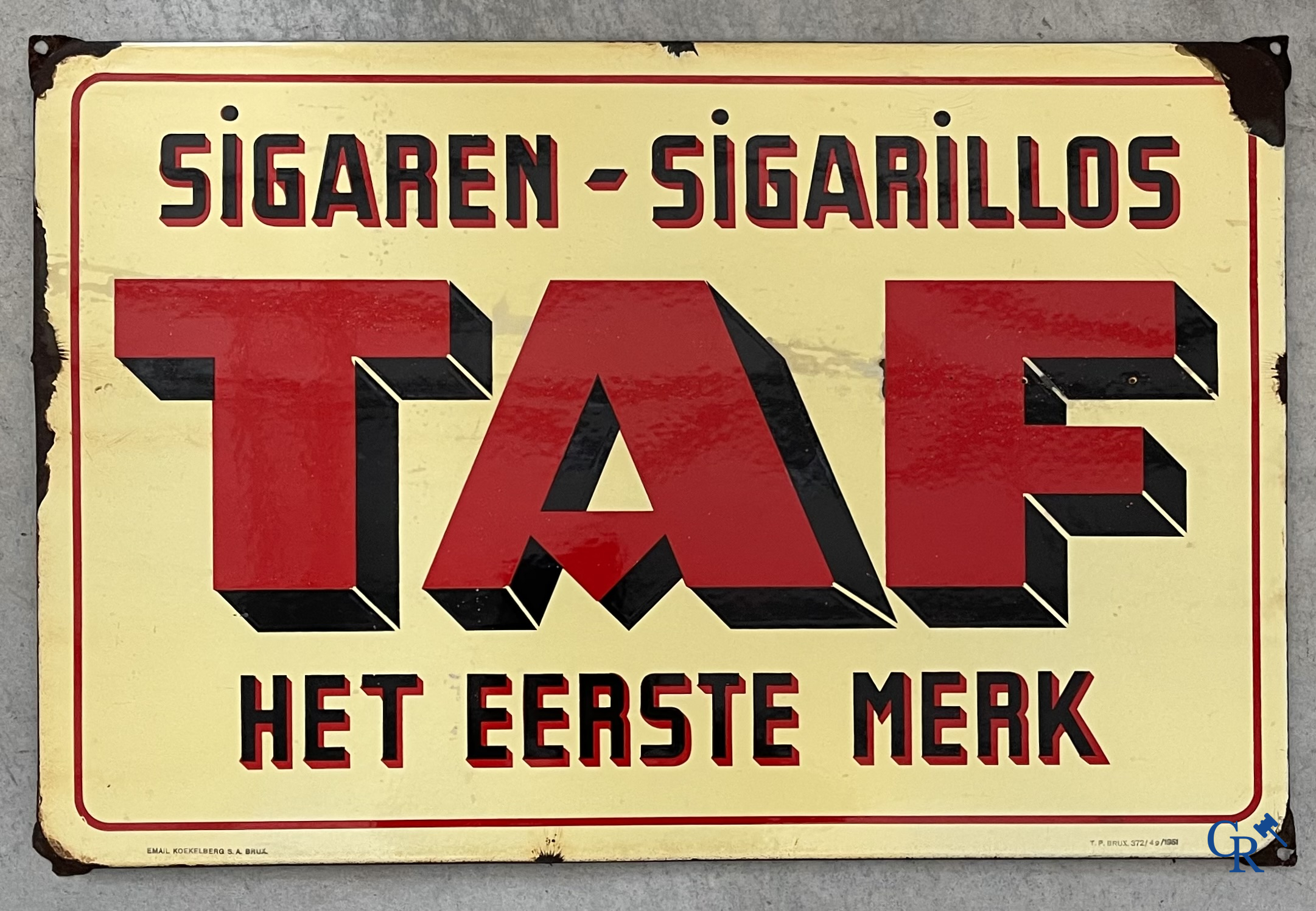 Publiciteit. Emaille reclamebord voor de Sigaren en Sigarillos van TAF. Emaillerie Koekelberg 1951.