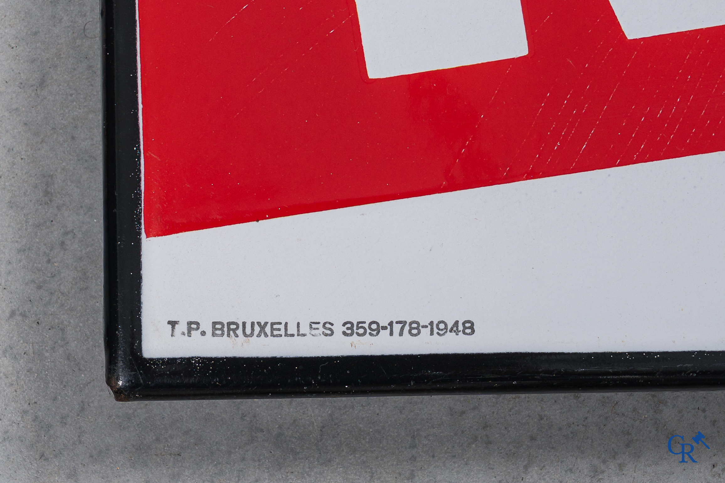 Marfak, Graissage - Smering. Dubbelzijdig emaille uithangbord voor de Marfak producten van Caltex. 1948.