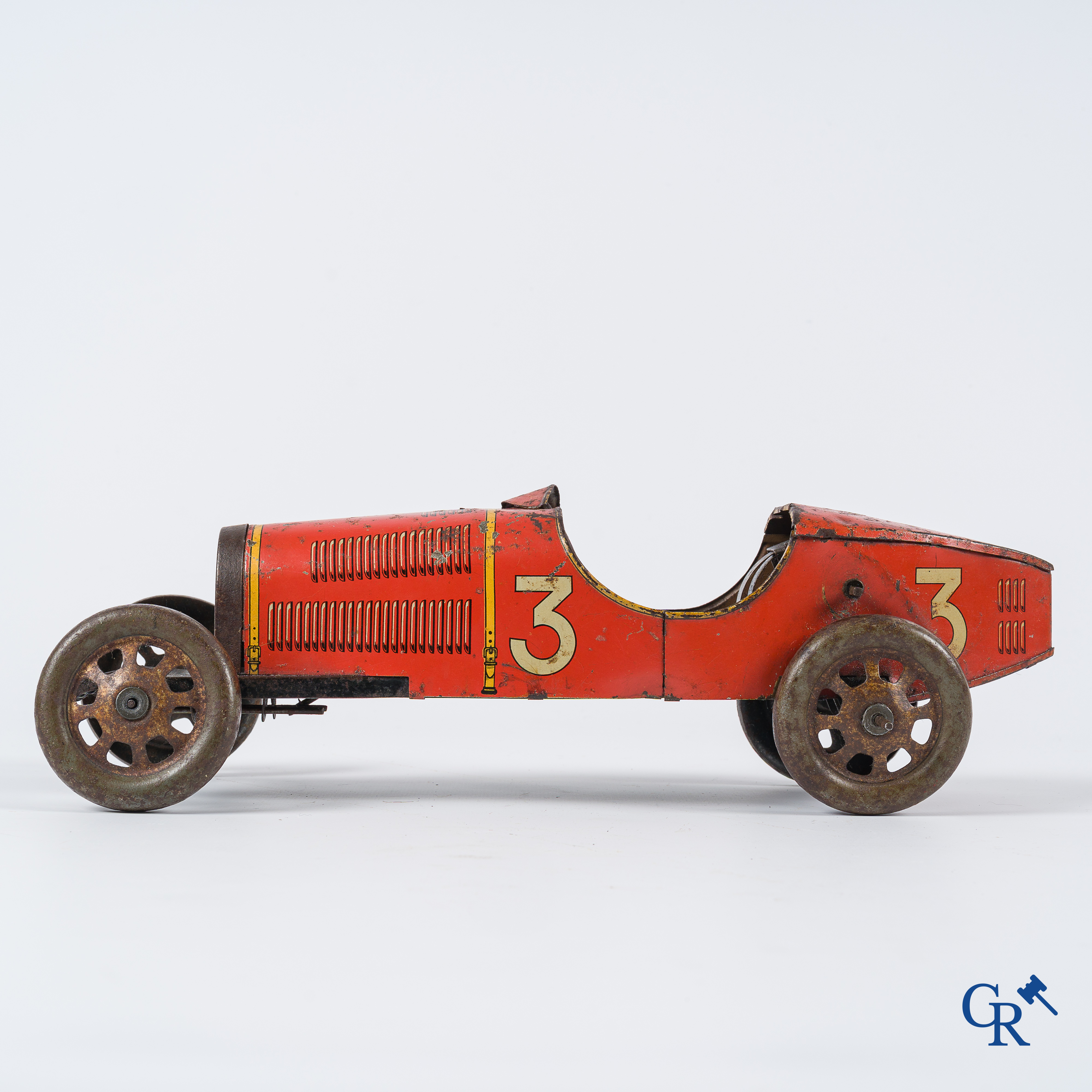 Oud Speelgoed. Jep, Frankrijk. Bugatti n°3, mechanische racewagen in beschilderd blik. Circa 1930.
