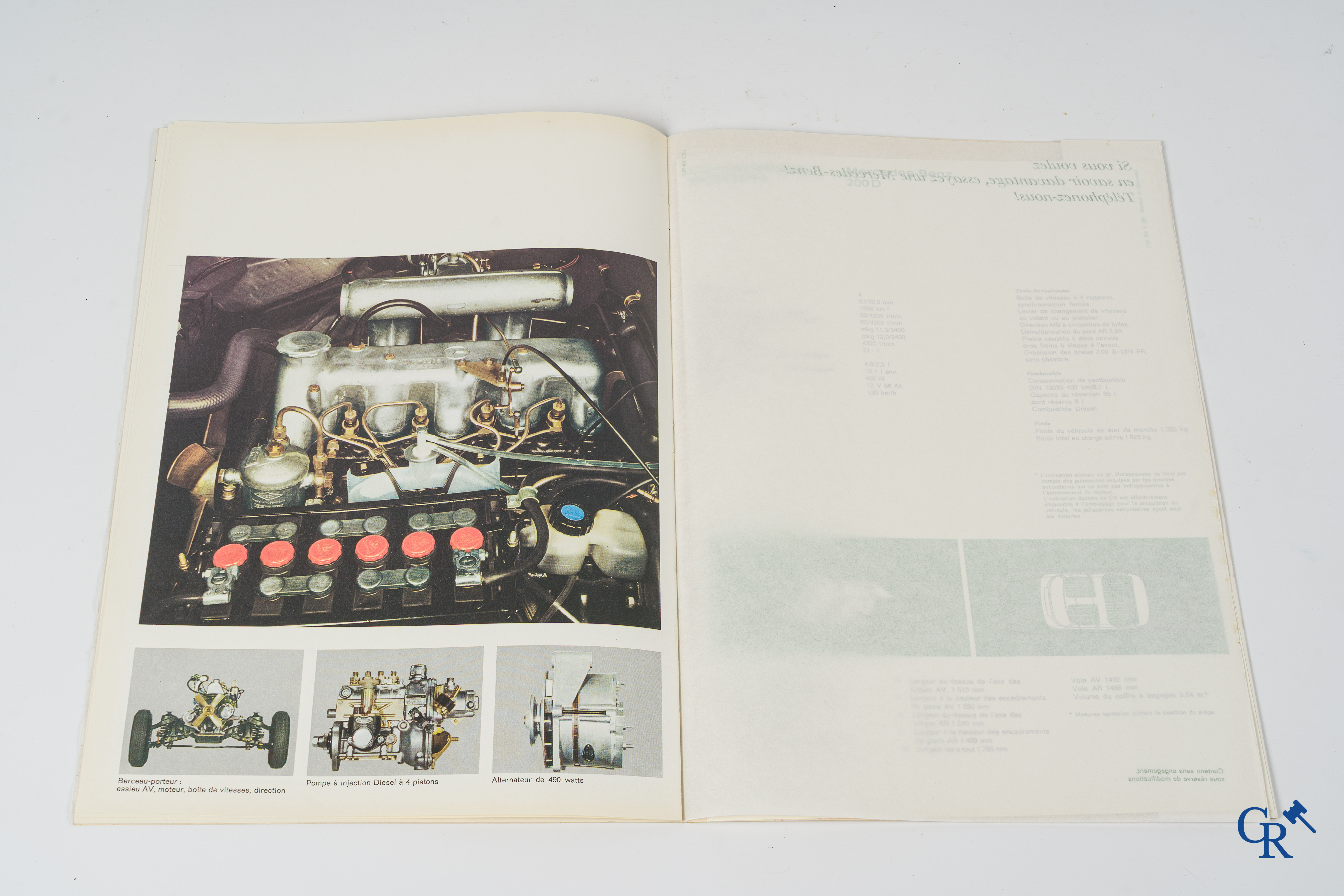 Automobilia. Mercedes Benz. 11 originele luxe publiciteitsfolders.