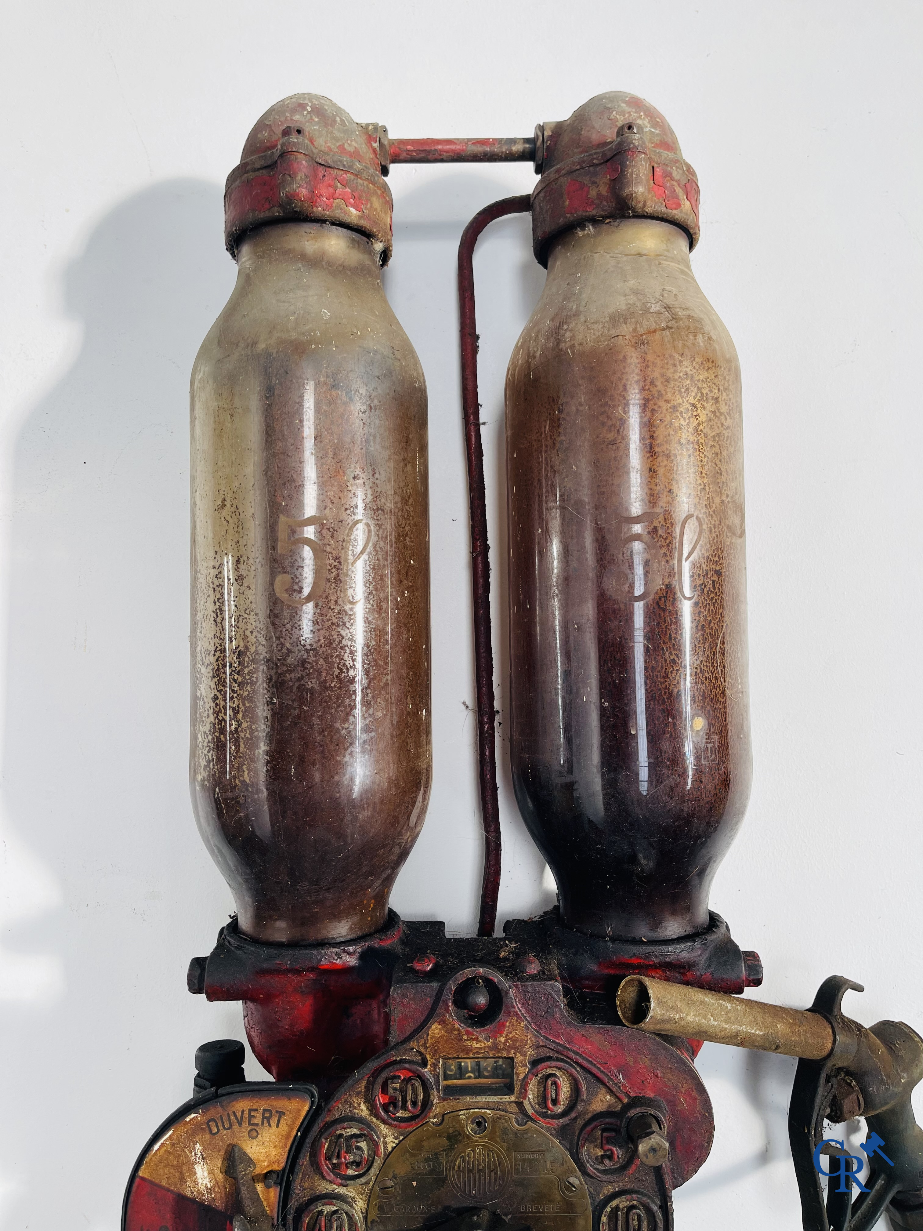 Automobilia. 20'er jaren benzinepomp in originele staat met globes in glas. Carbox S.A.