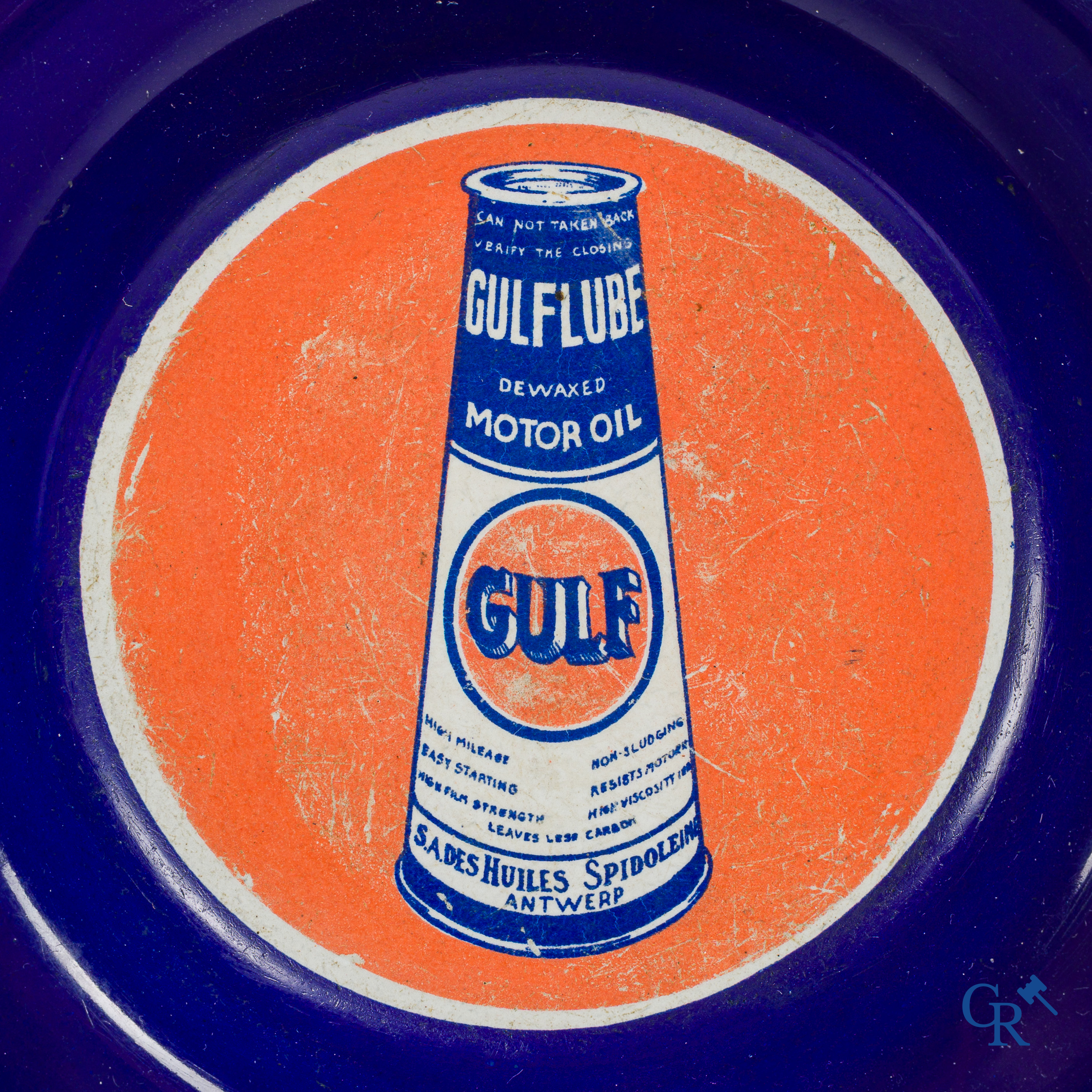 Gulf, Gulflube motor olie. Geldinwerpschaal in geëmailleerd metaal met voorstelling van een conisch Gulf olieblik.