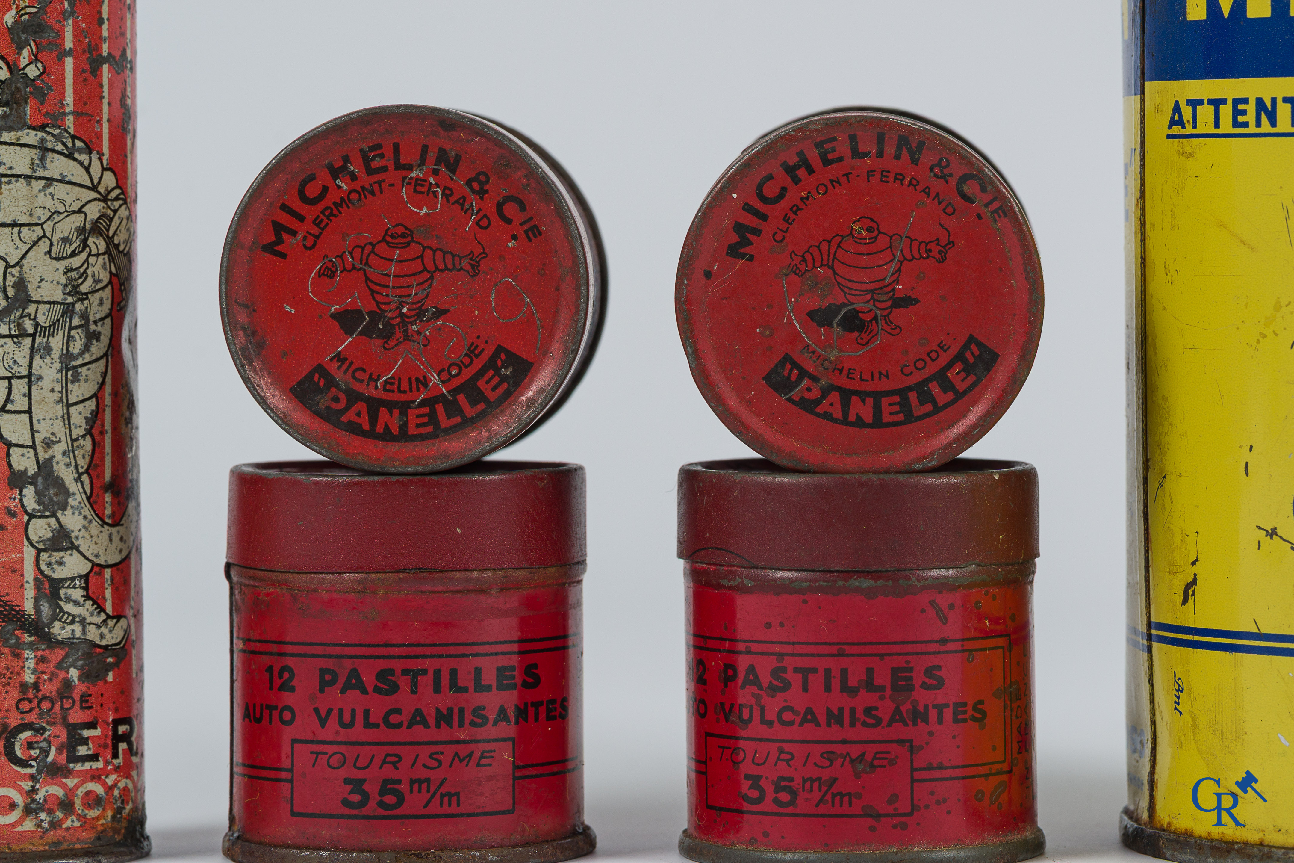 Michelin. Lot Michelin blikdozen circa 1900 en andere. Code Naviger, Panelle, Bidendum meetinstrument.