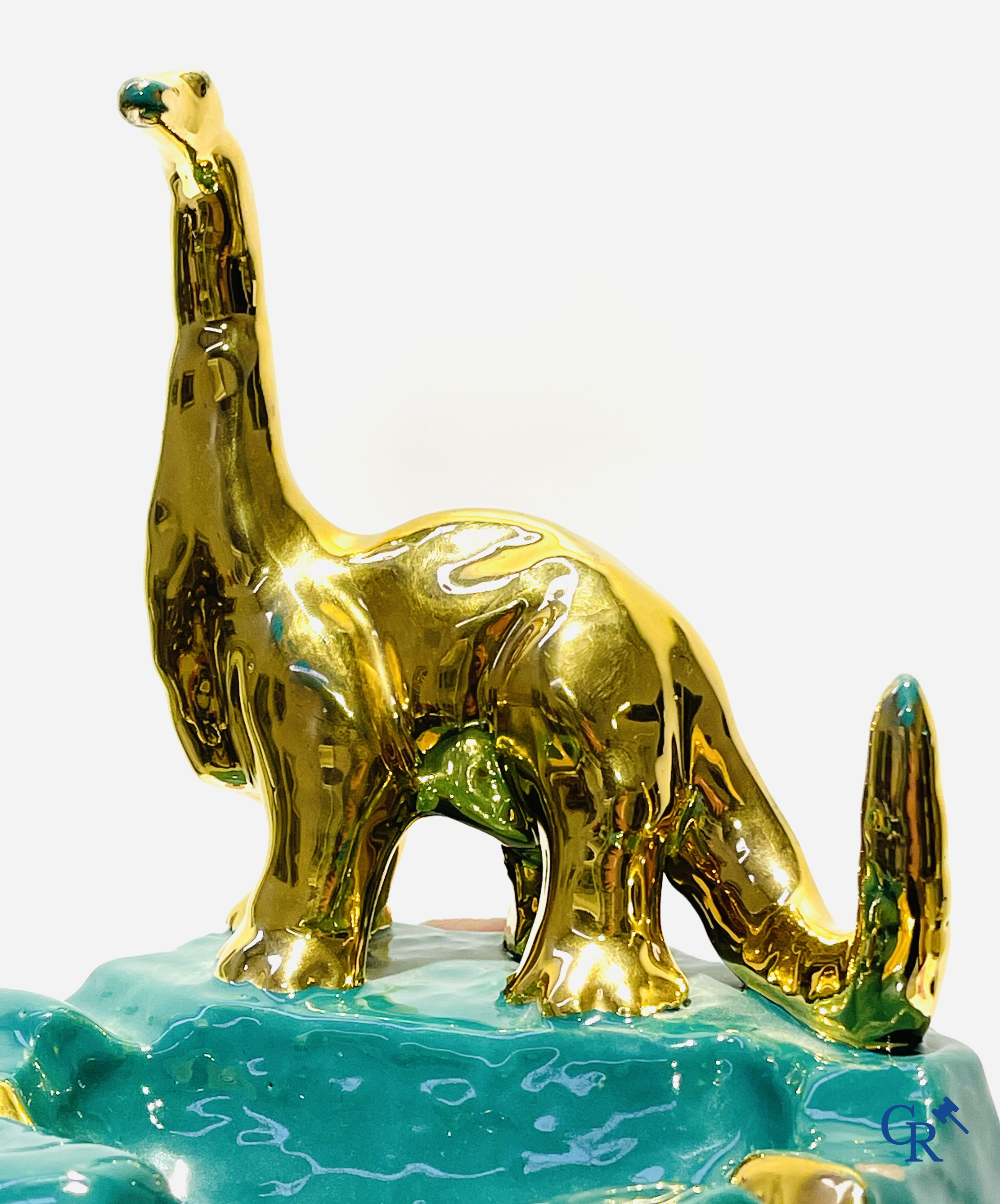 Sinclair. Publiciteitsasbak met een dinosaurus in geëmailleerde faience voor de Sinclair Oil Corporation. 50'er jaren.