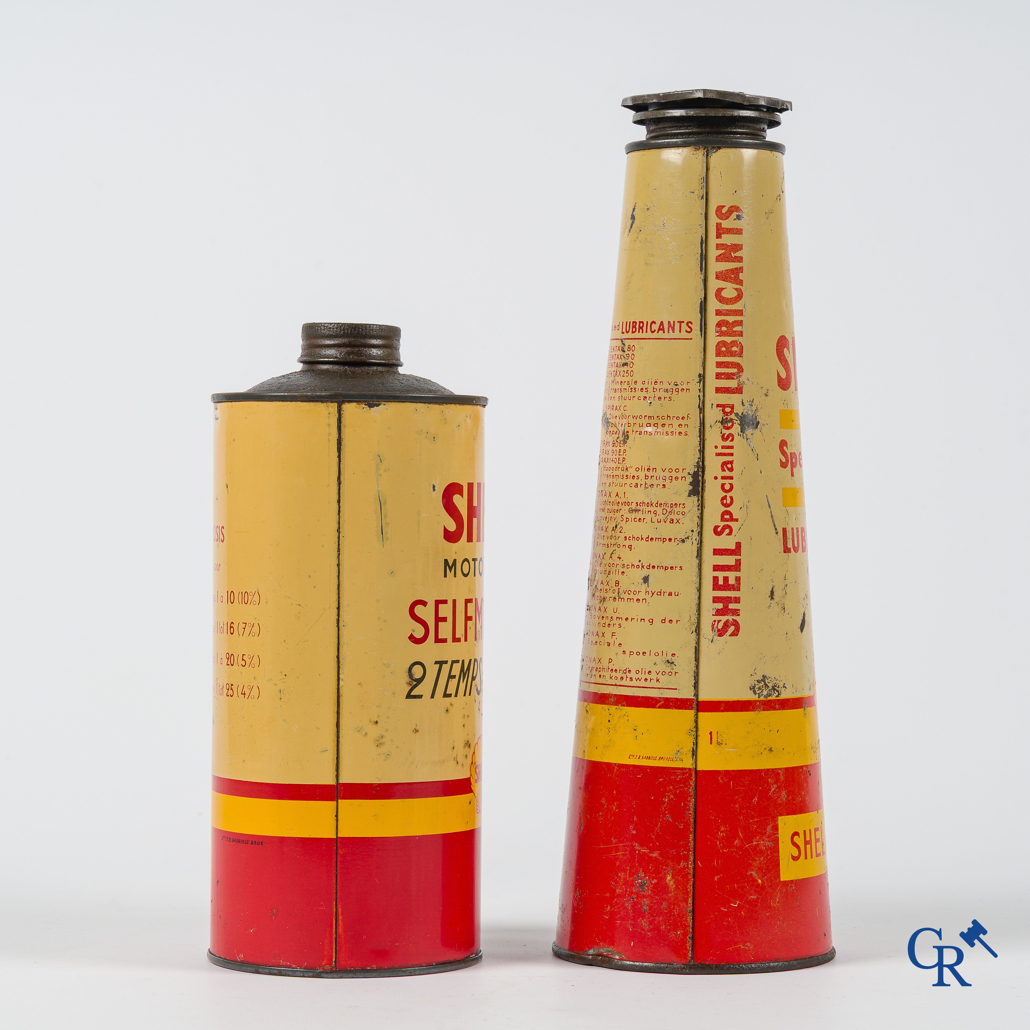 Shell Motor Olie. 2 olieblikken. Shell Donax U 1L. conisch, en Shell Selfmixing 2 Takt. Jaren '40-'50.