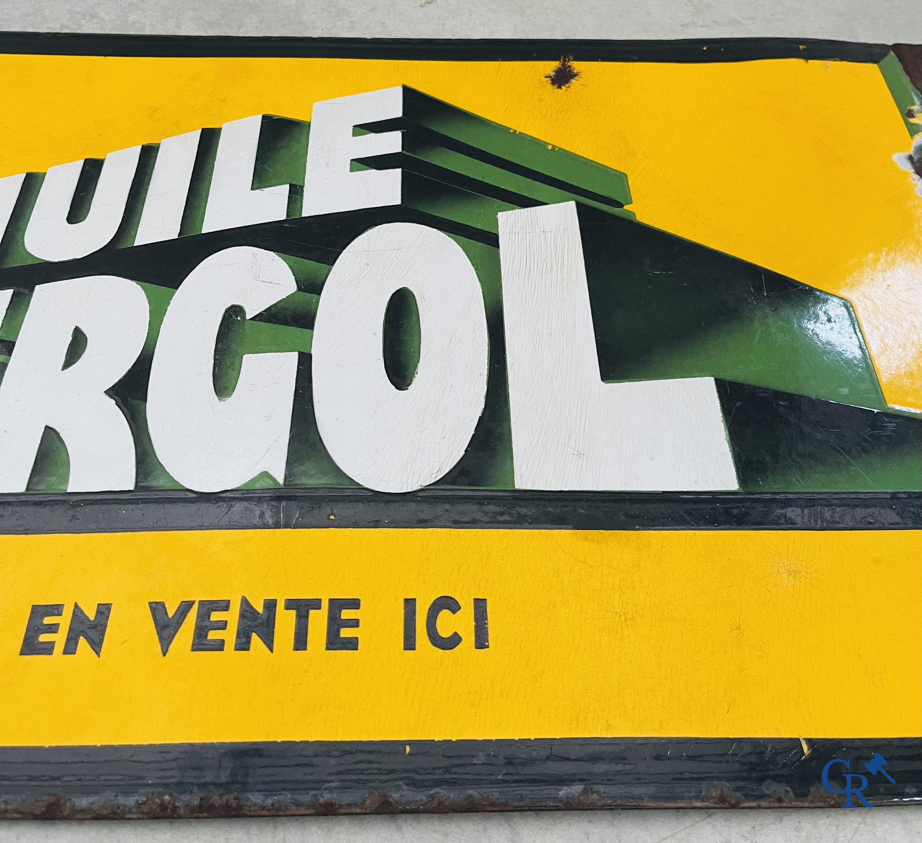Huile Energol, en vente ici. Dubbelzijdig geëmailleerd uithangsbord voor BP Energol Olie. Jaren '30.