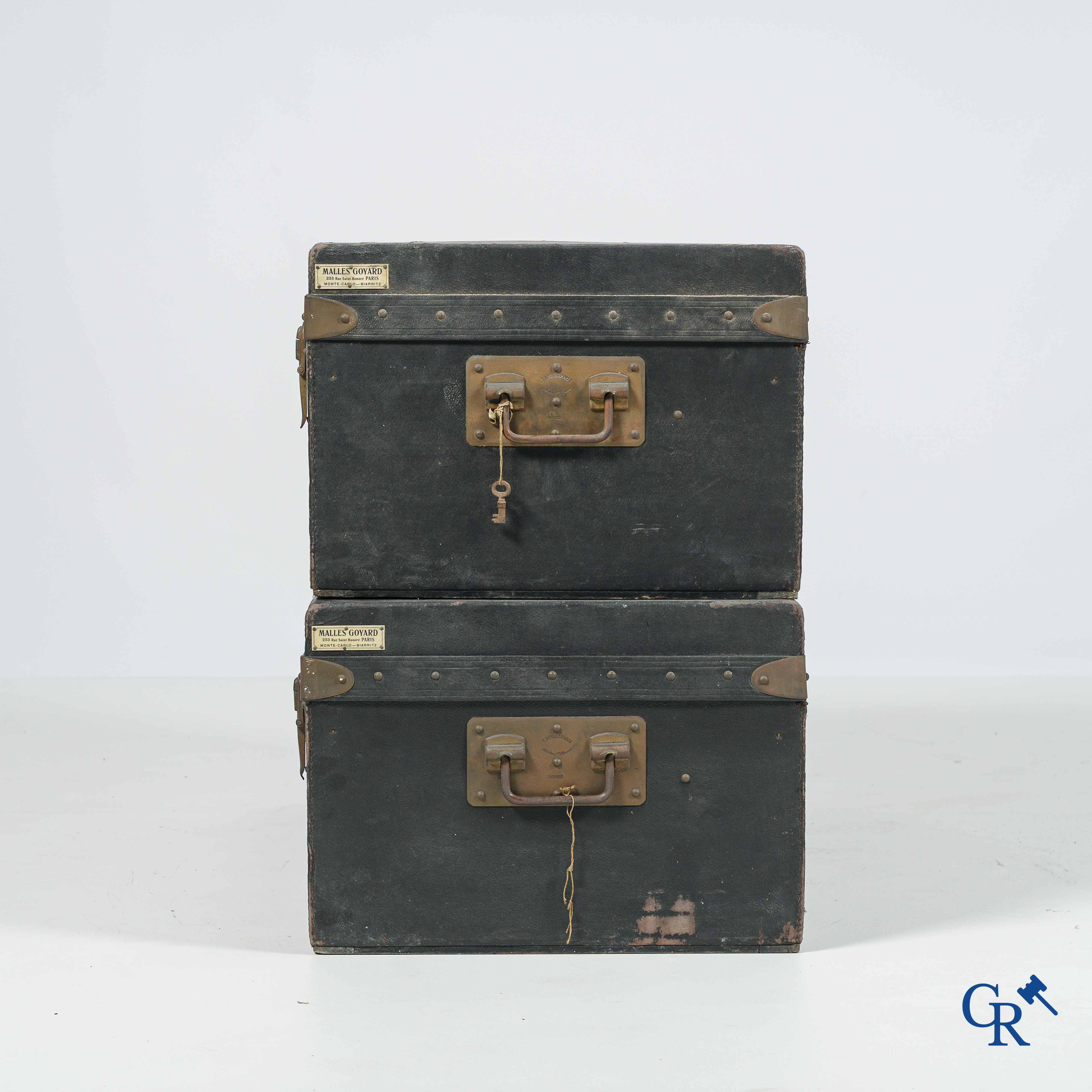 Malles Goyard, 233 Rue Saint Honoré, Paris. 2 Autokoffers in zwart leder. Circa 1930.