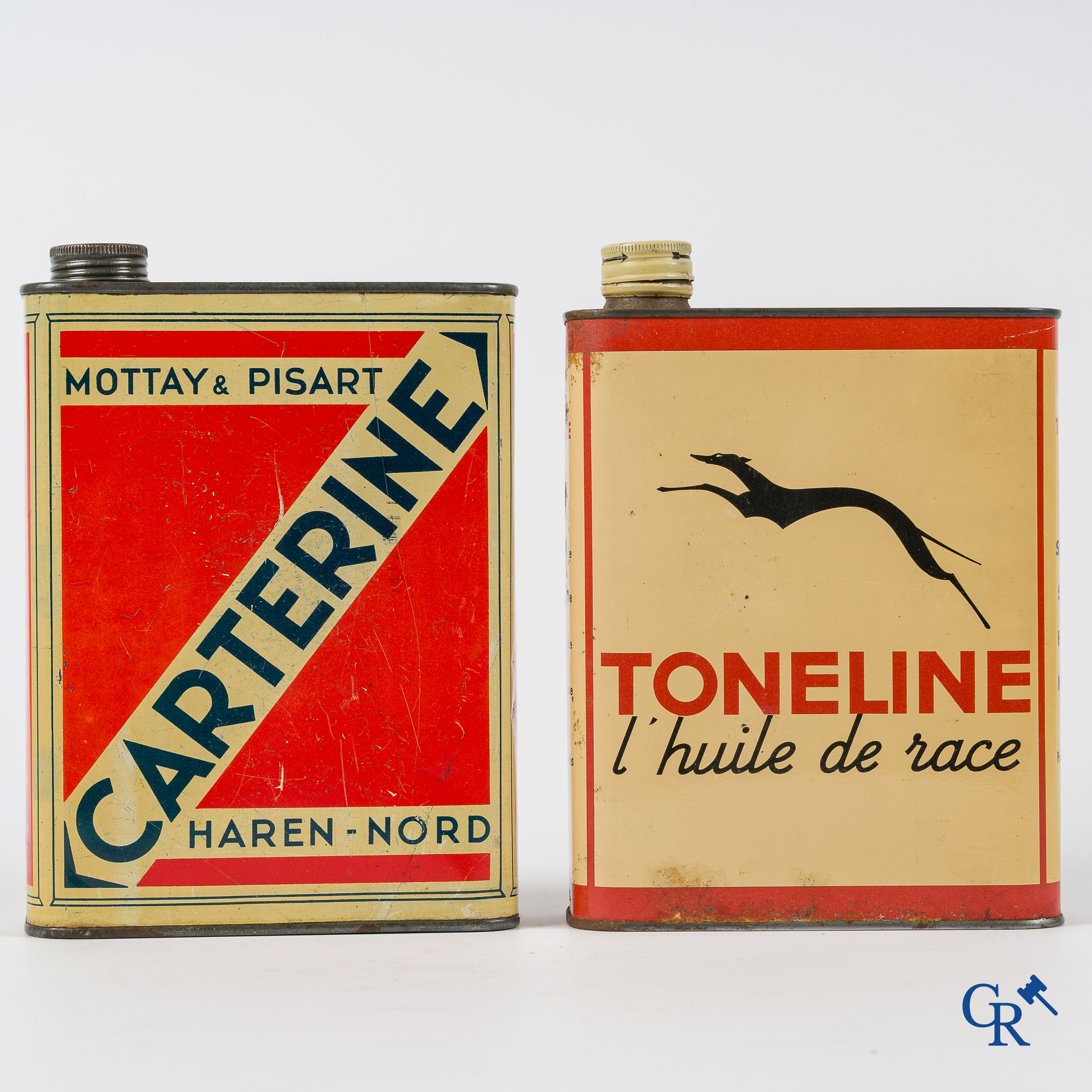 Automobilia. 2 olieblikken. Toneline en een zeldzaam olieblik Carterine. Circa 1940-1950.