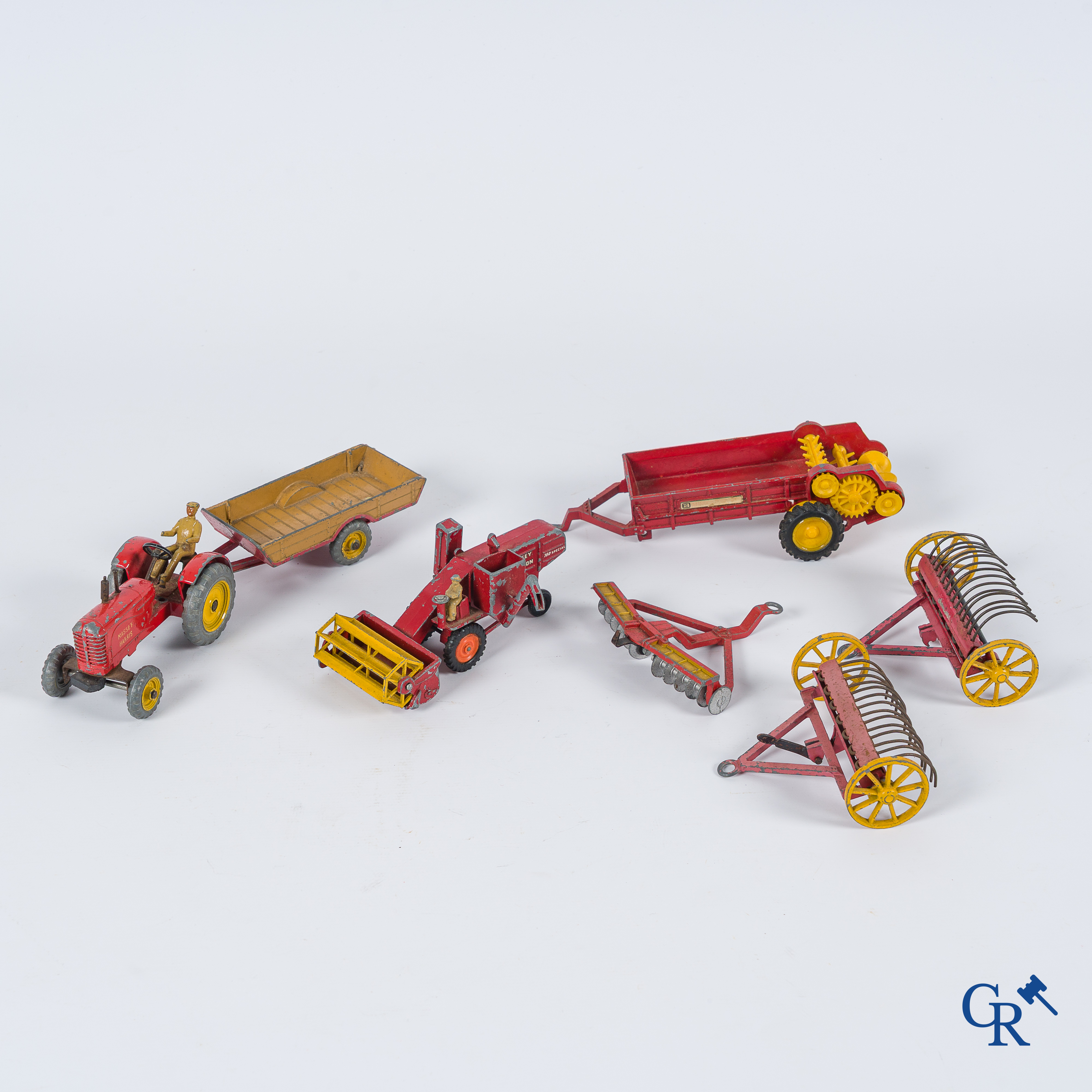 Oud speelgoed. Lot met landbouwvoertuigen. Dinky Toys, Meccano, Lesney enz. (6 stuks)