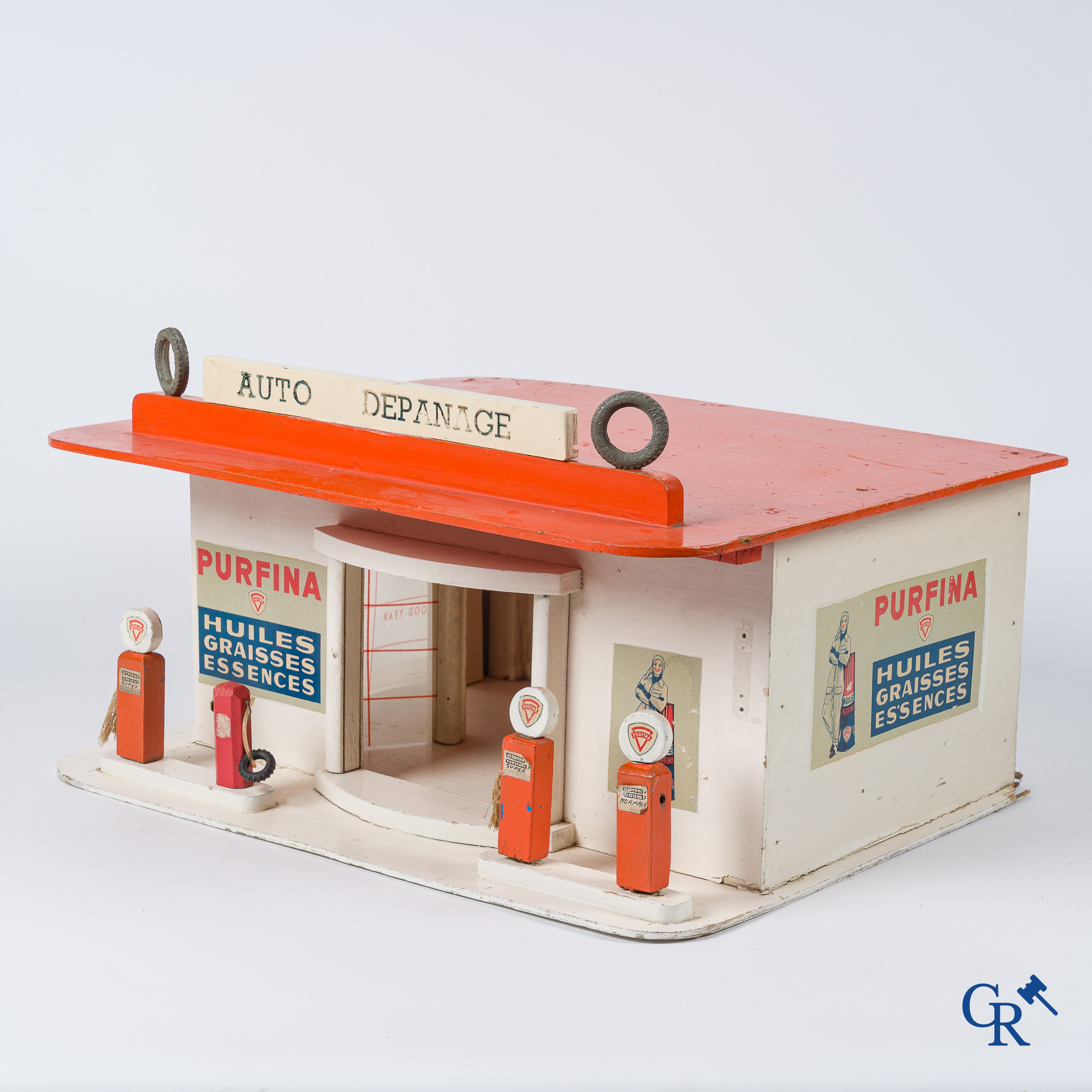 Purfina. Garage de jouets avec publicité pour les huiles, graisses et essences de Purfina. Années '50.