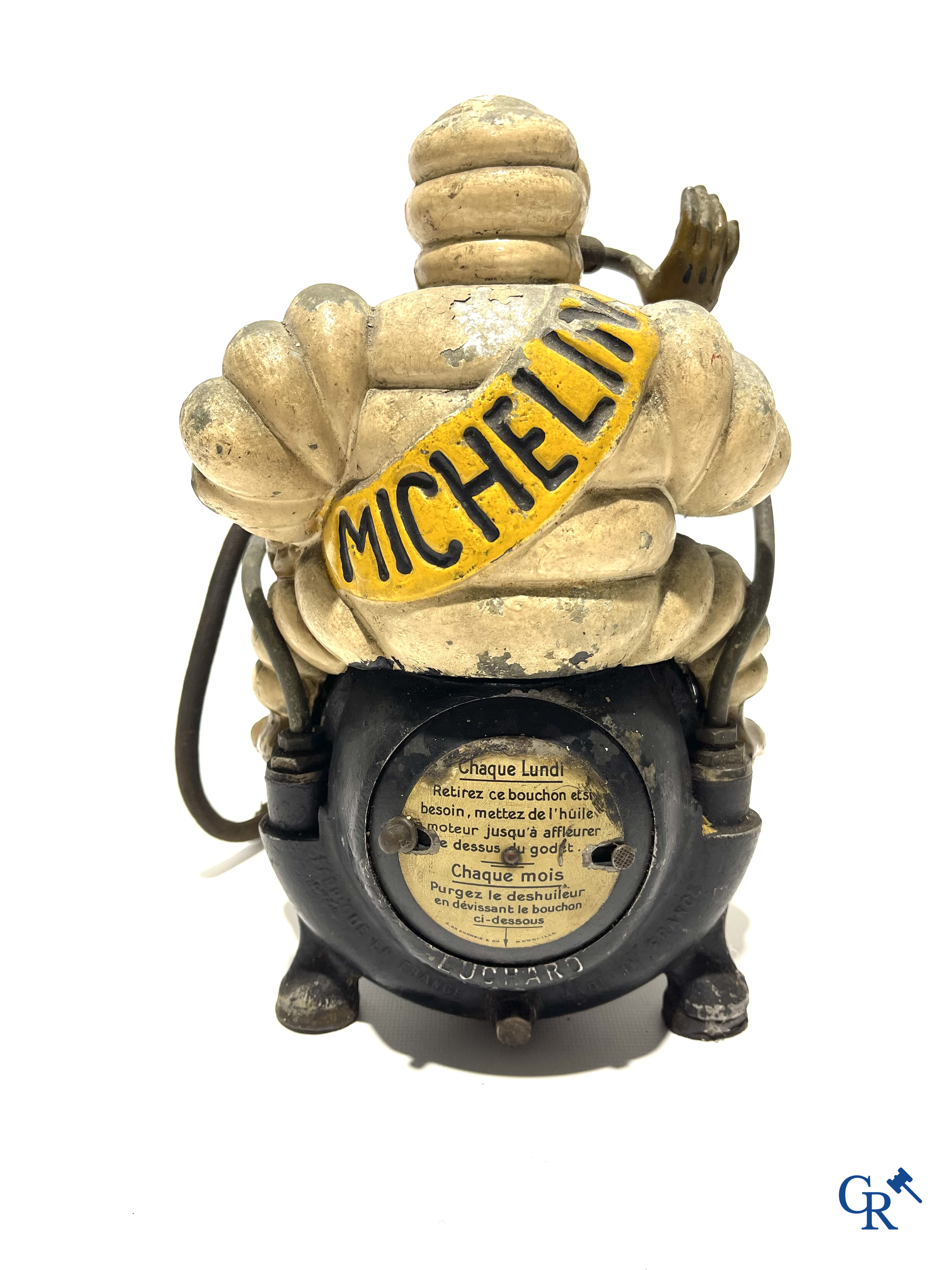 Michelin. Gonfleur met Bibendum in polychroom gietijzer. Compresseur Luchard n°9267. Moteur Paris-Rhône. Circa 1930.