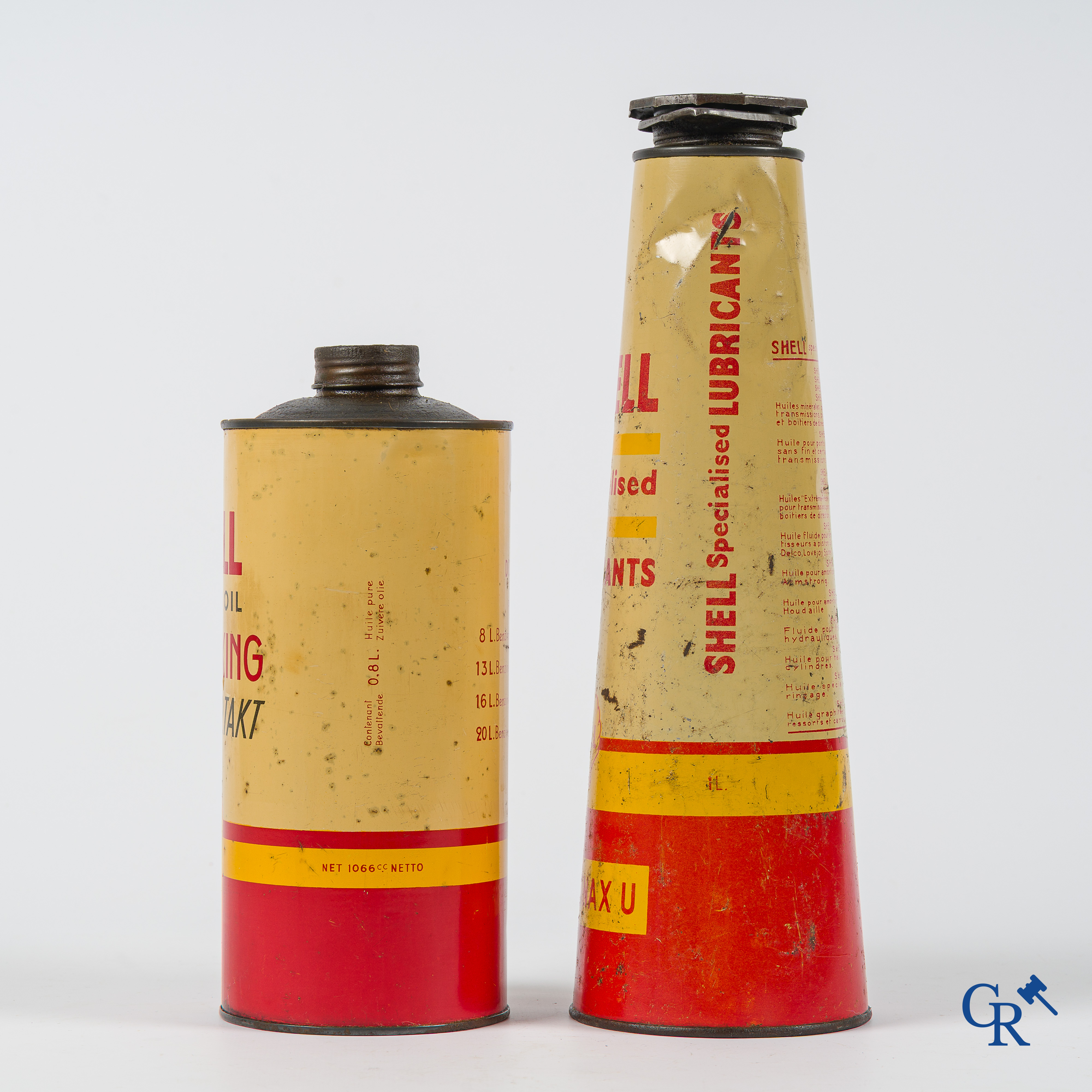 Shell Motor Olie. 2 olieblikken. Shell Donax U 1L. conisch, en Shell Selfmixing 2 Takt. Jaren '40-'50.
