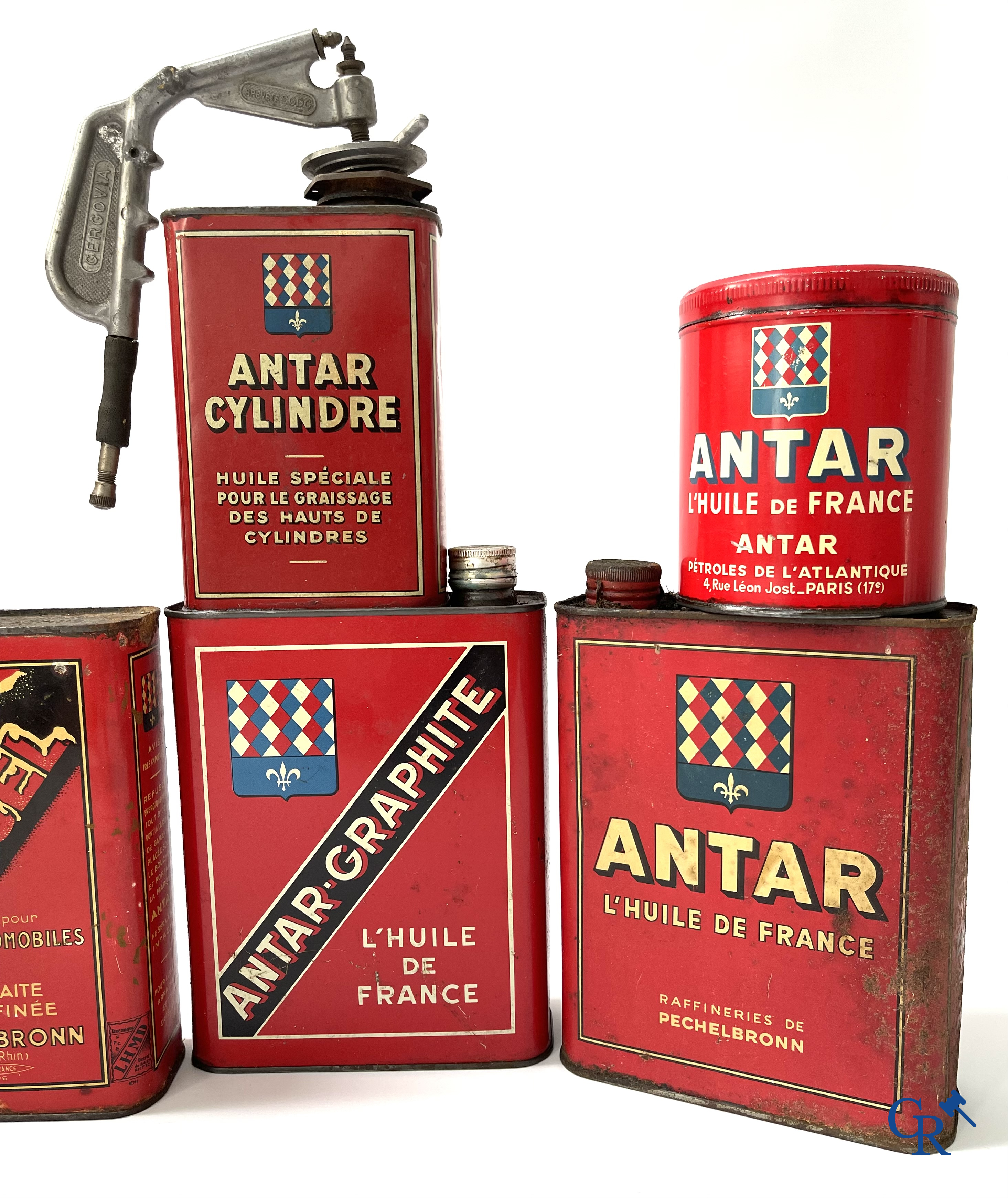 Automobilia. Antar. Lot olieblikken waaronder een zeldzame Antar-Gel pour automobiles blik. Jaren '40-'50-'60.