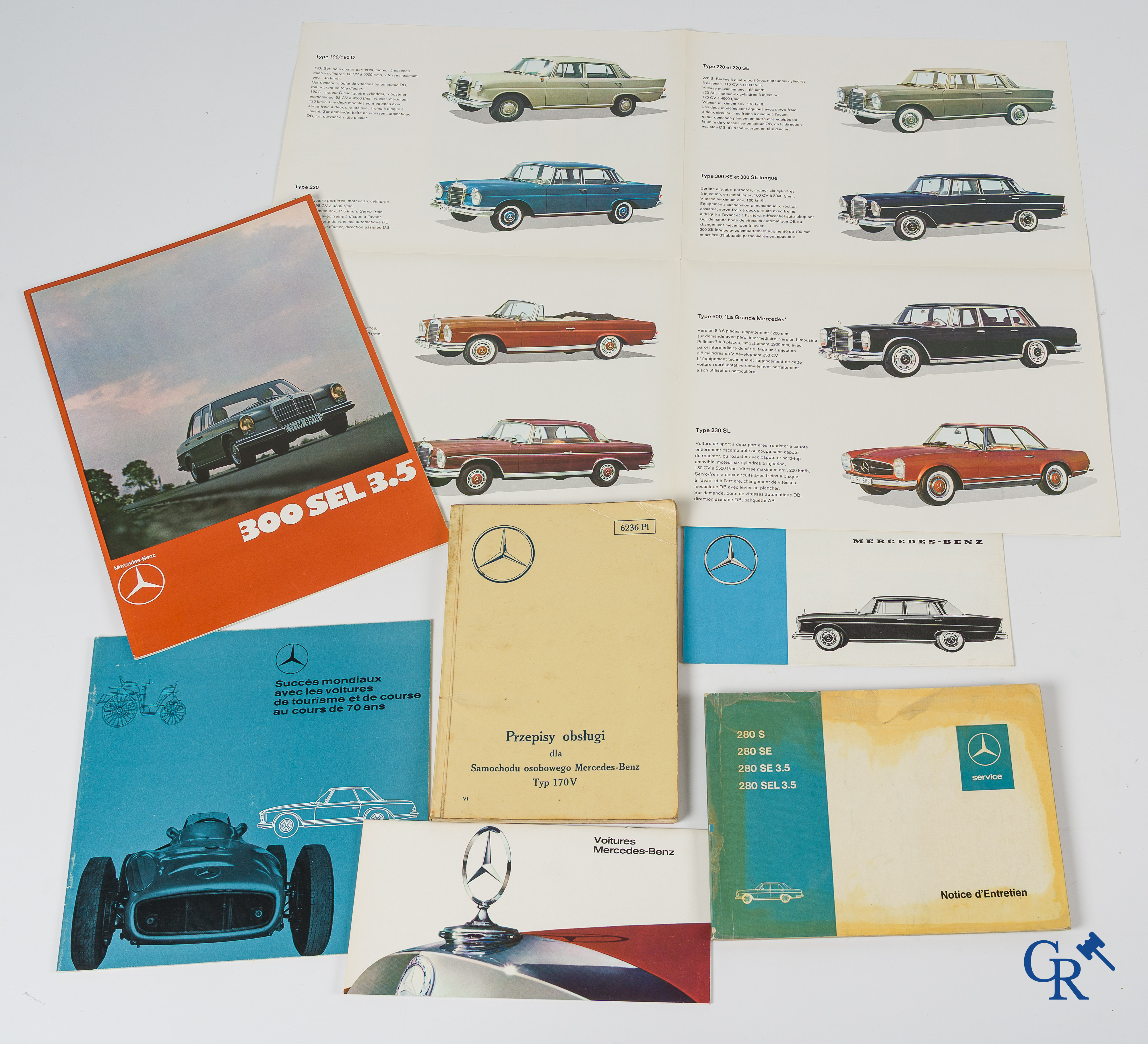 Automobilia. Mercedes Benz. Interessant en uitgebreid lot publiciteitsfolders en documentatie.