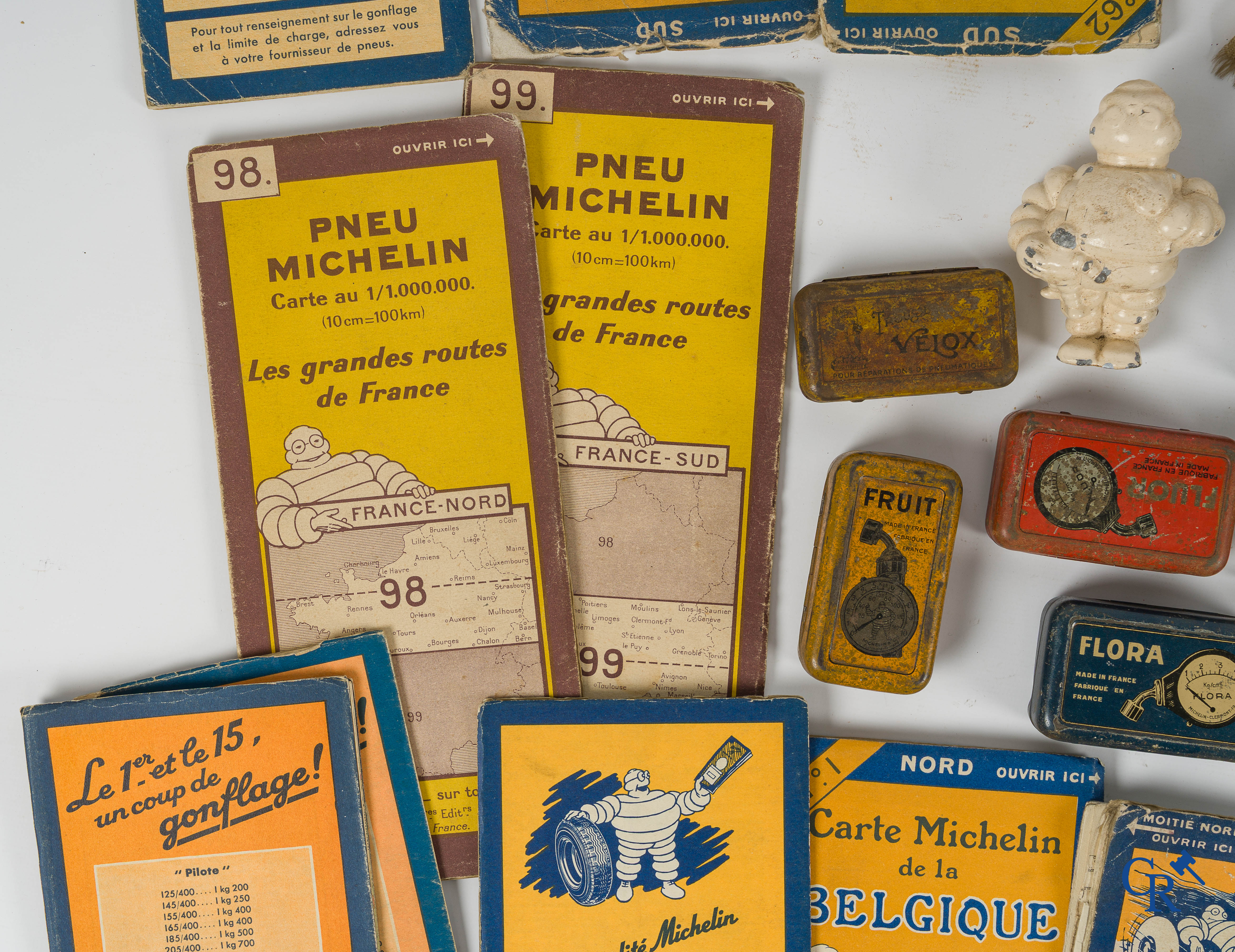 Michelin. Automobilia. Interessant lot met Michelin objecten. Jaren 1920-1930 en later.