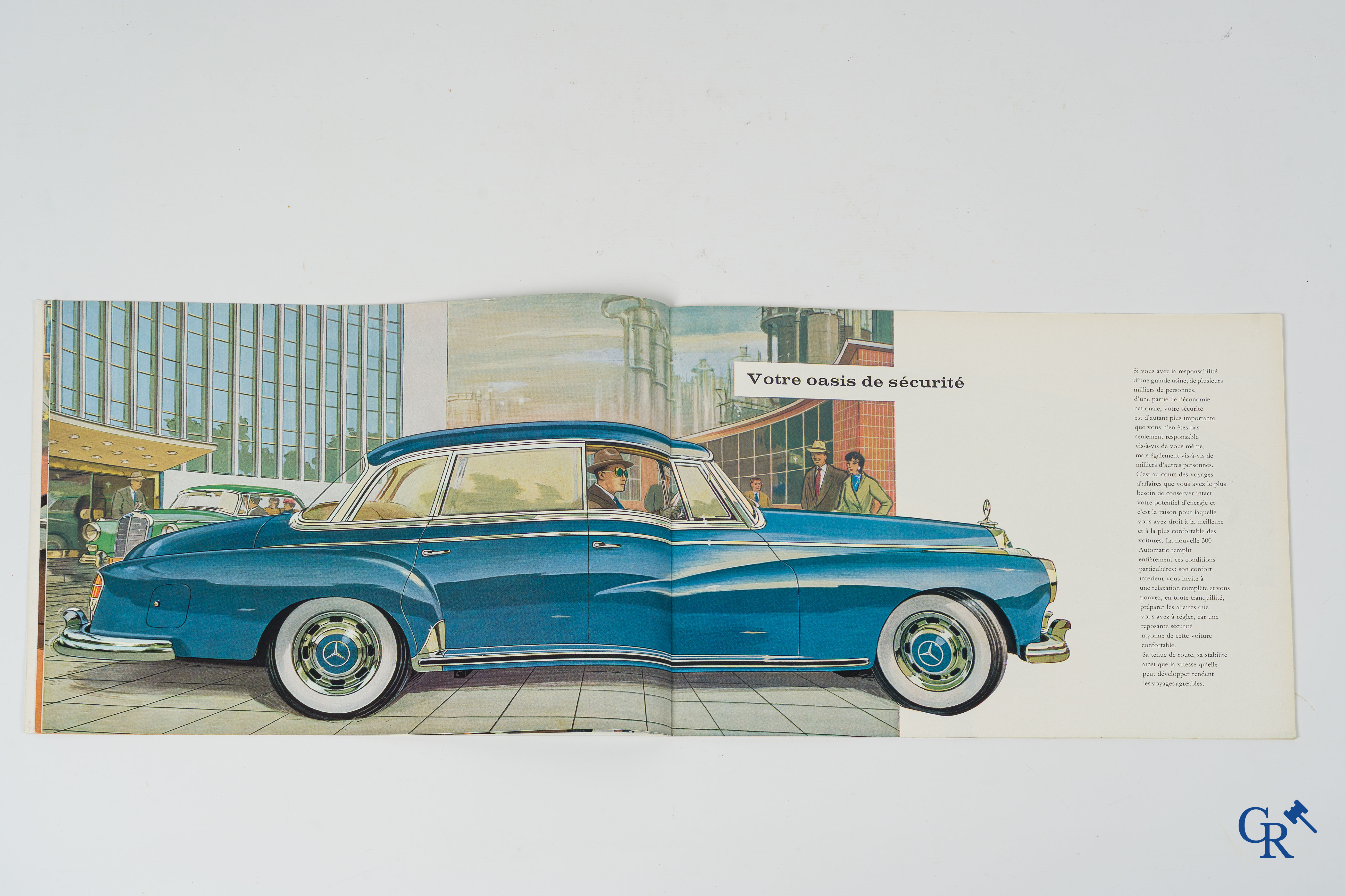 Automobilia. Mercedes Benz. Lot met 5 luxe catalogen of publiciteitsfolders voor diverse modellen.