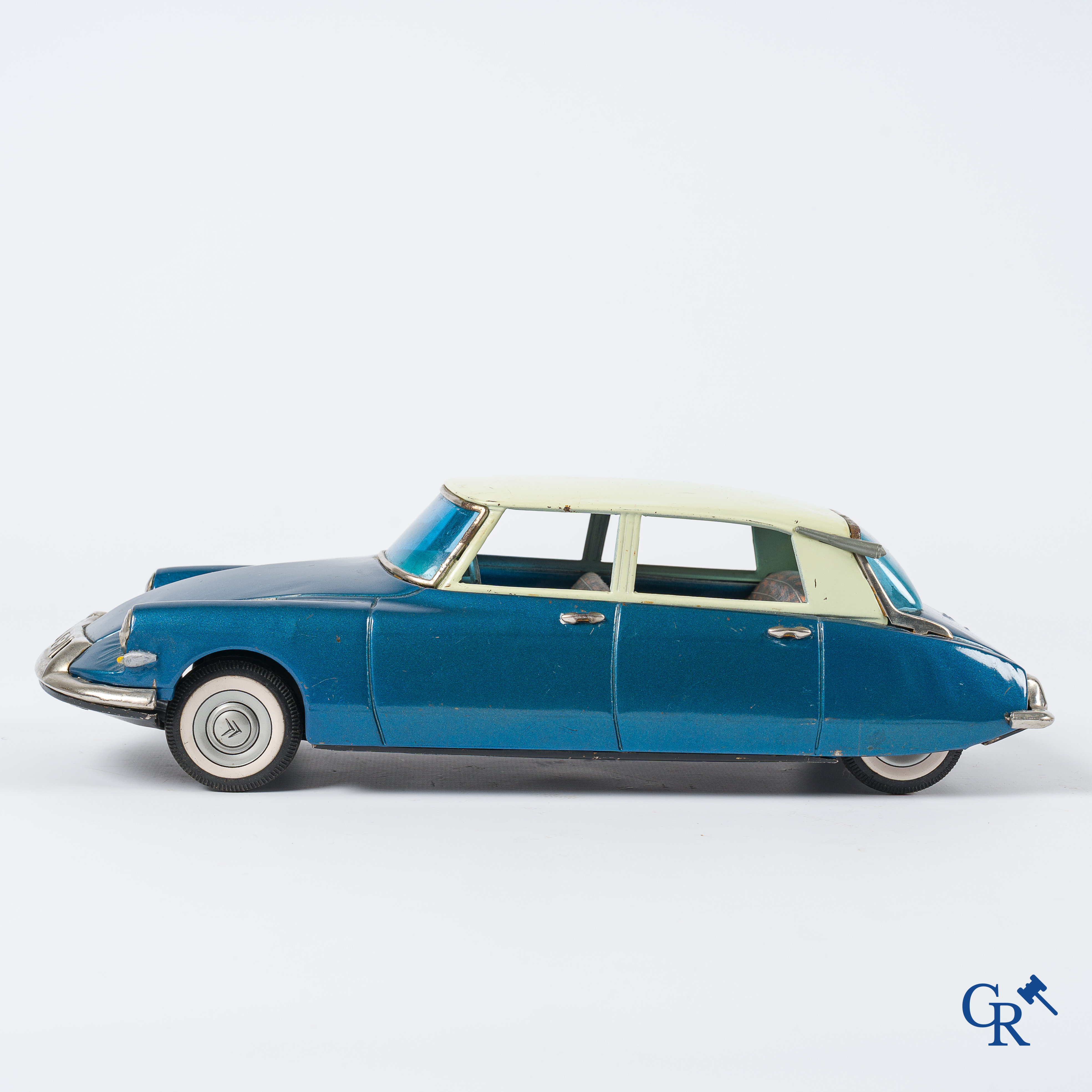 Oud speelgoed. Bandaï Japan, Citroen DS-19 modelauto in beschilderd blik. Jaren '60.