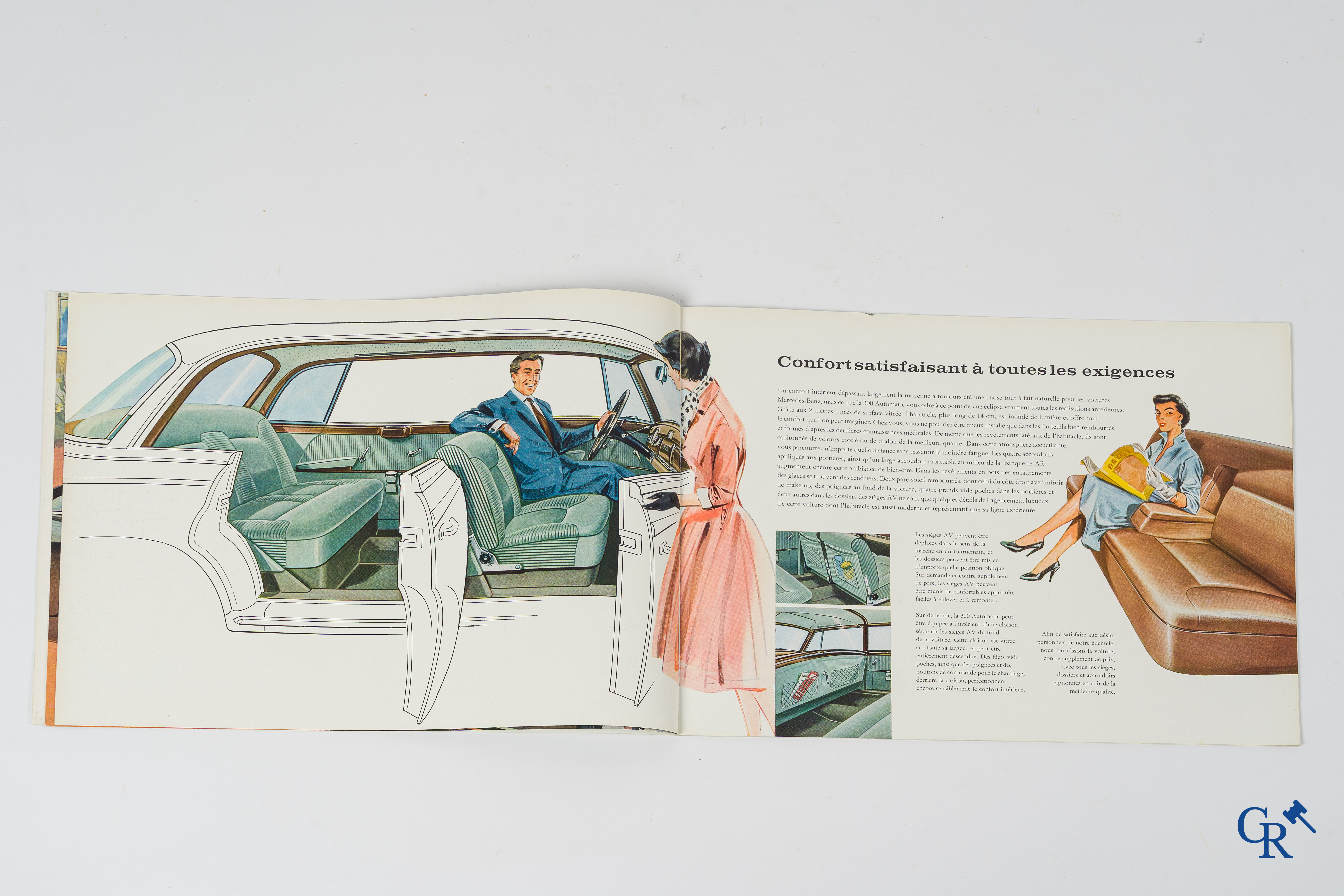 Automobilia. Mercedes Benz. Lot met 5 luxe catalogen of publiciteitsfolders voor diverse modellen.