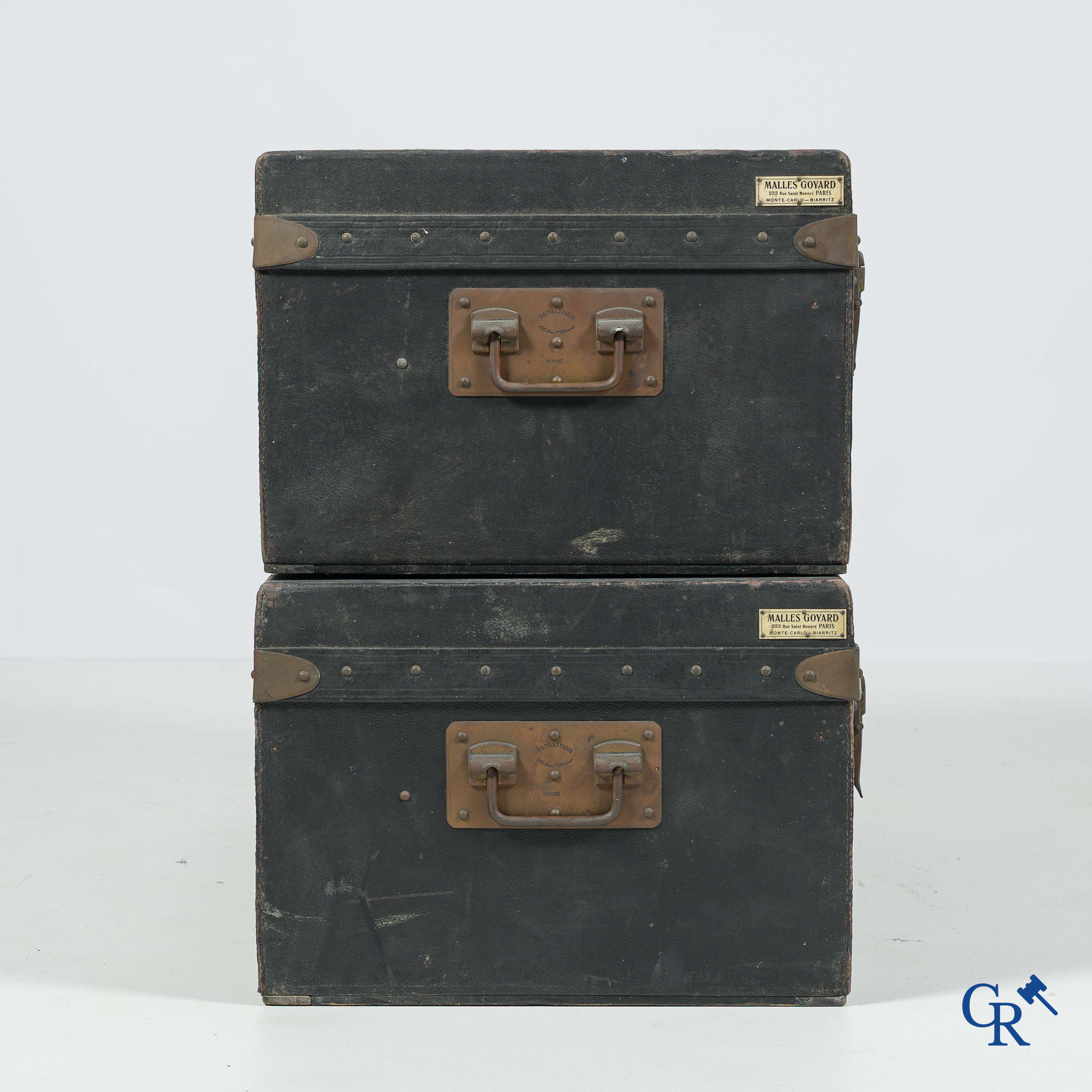 Malles Goyard, 233 Rue Saint Honoré, Paris. 2 Autokoffers in zwart leder. Circa 1930.