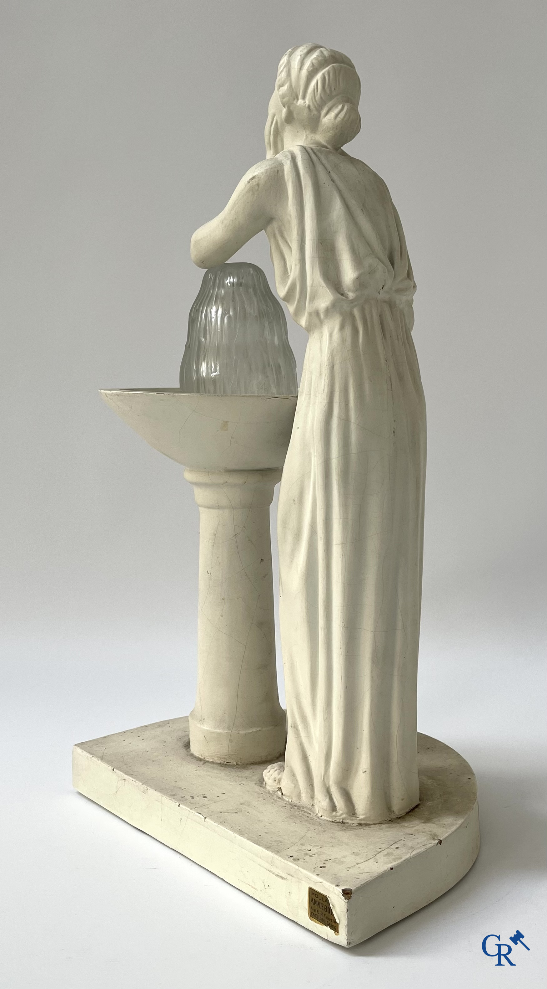 Vichy, Source de beauté. Lamp in papier-maché opgelegd met gepatineerd plaaster. Vroege uitvoering circa 1930-40.