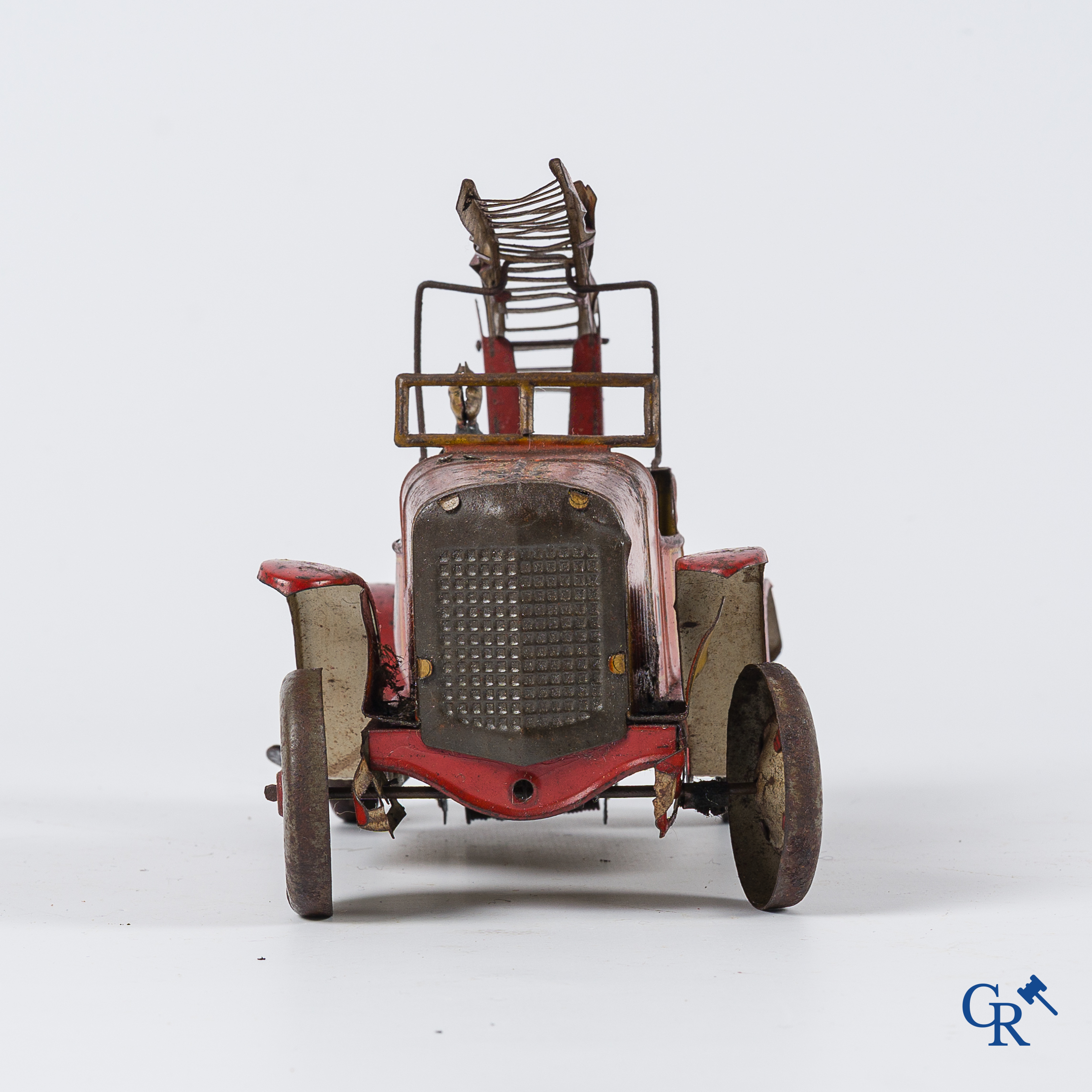 Oud speelgoed. Charles Rossignol, Frankrijk. Brandweerwagen in beschilderd blik.