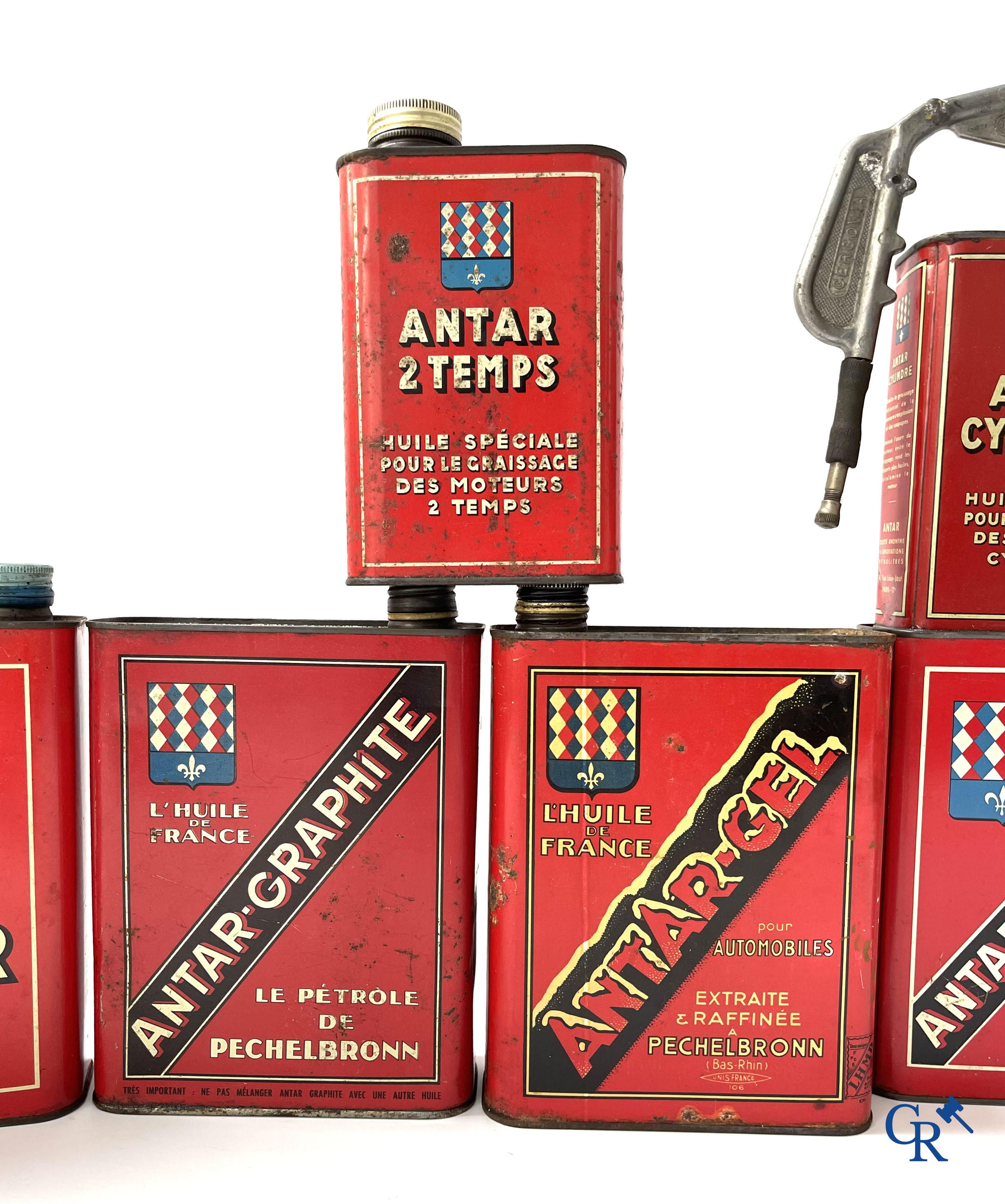Automobilia. Antar. Lot olieblikken waaronder een zeldzame Antar-Gel pour automobiles blik. Jaren '40-'50-'60.