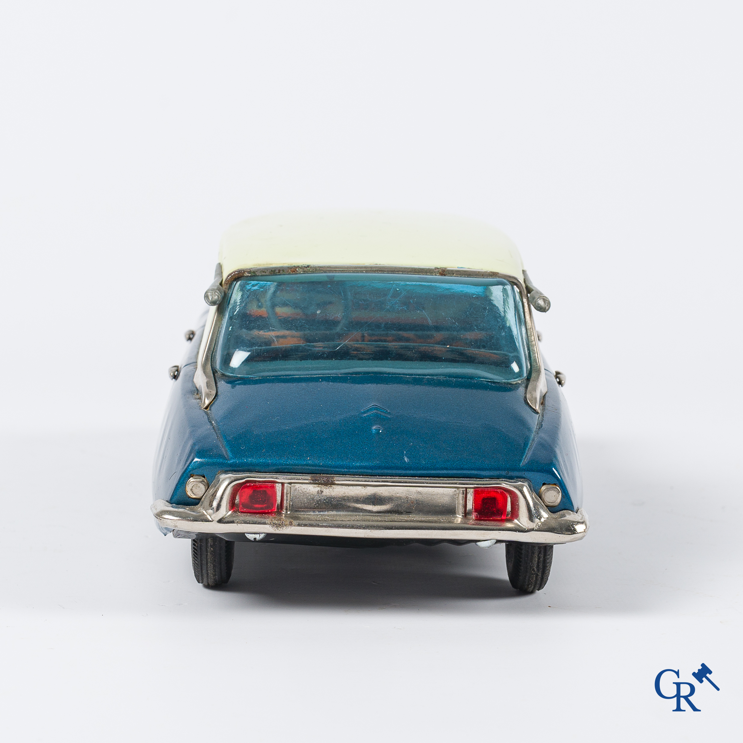 Oud speelgoed. Bandaï Japan, Citroen DS-19 modelauto in beschilderd blik. Jaren '60.