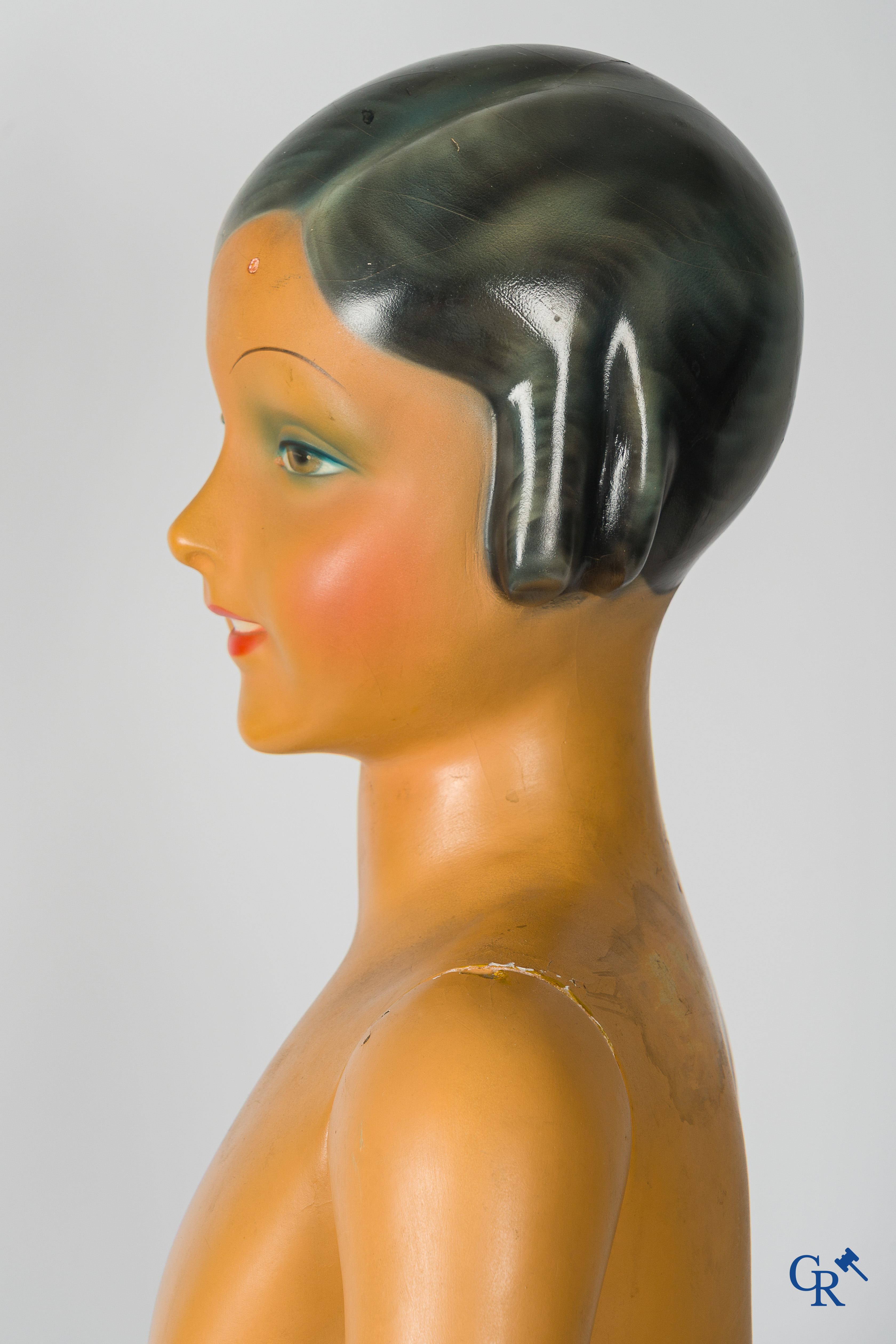 Siegel Paris, Art Deco etalagepop van een meisje in plaaster. Jaren '30. Gemerkt Siégel Paris, Made in France.