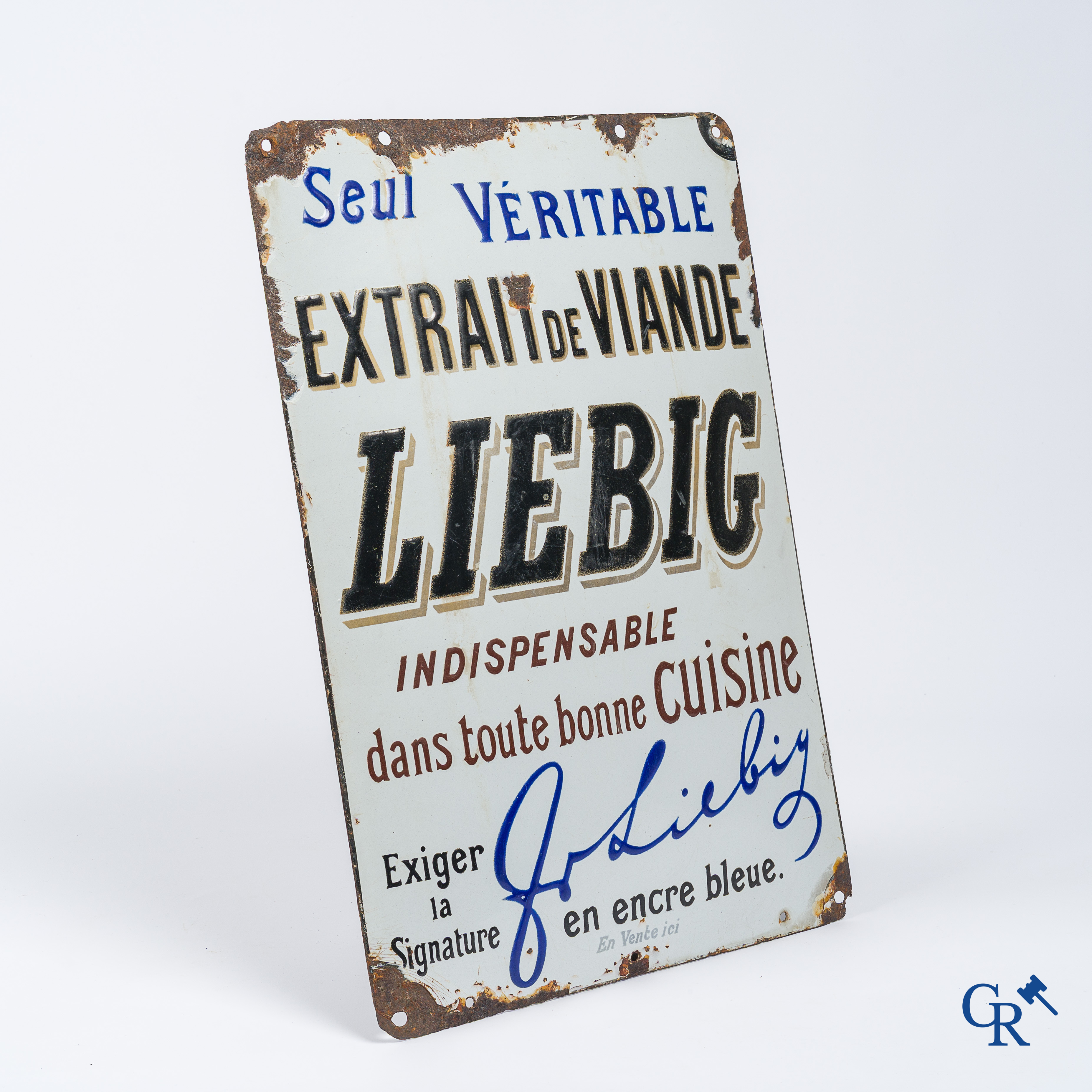Liebig, Geheel bestaande uit 2 reclameborden opgehouden door een uithangbord in de vorm van een os. Circa 1900.