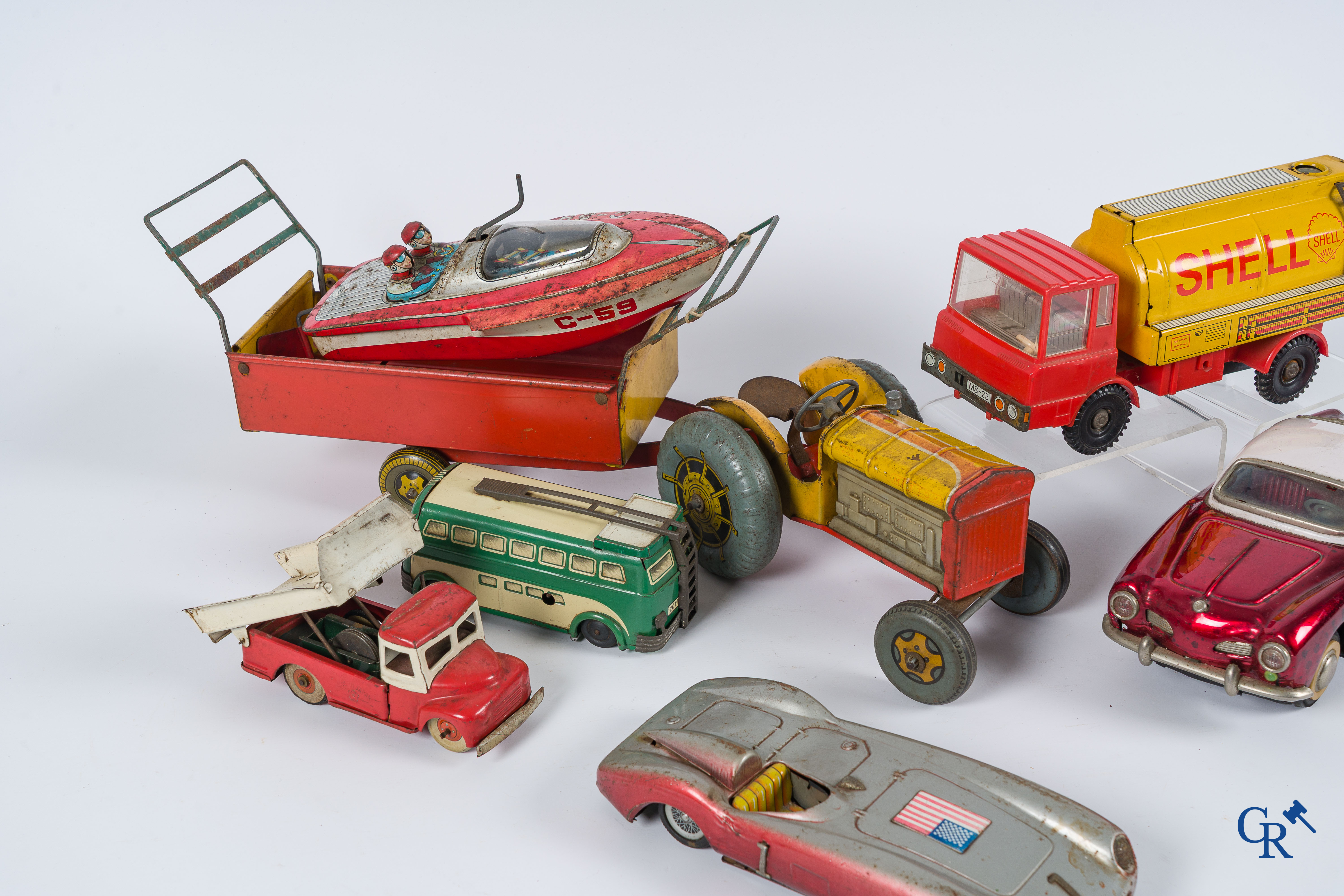 Oud speelgoed. Mooi lot speeldgoed in blik. Japan (Ferrari), Joustra, Falcon speedboot, Modern Toys, enz.