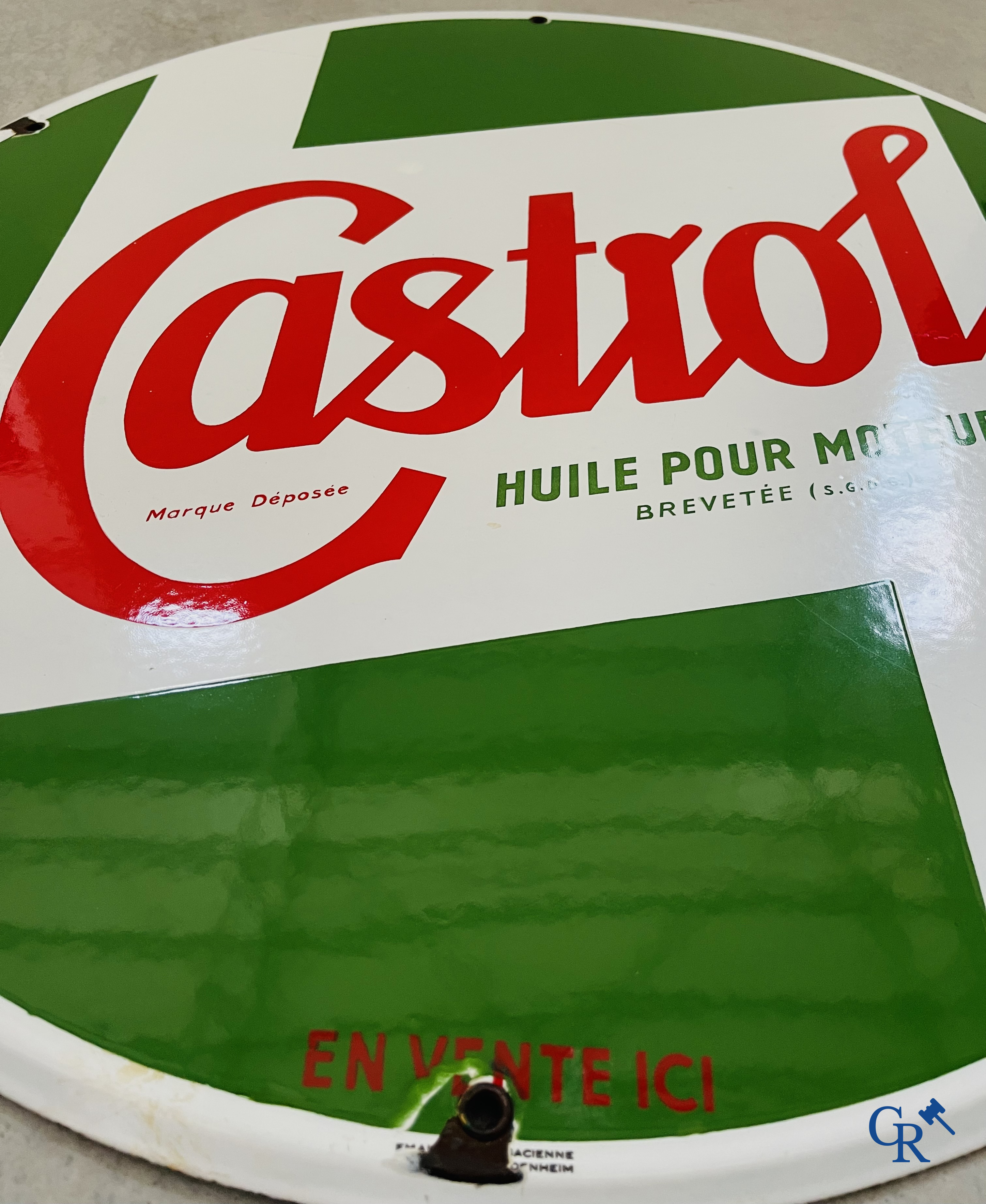 Castrol, Huile pour moteurs. Emaille reclamebord voor motorolie van Castrol. Circa 1950.