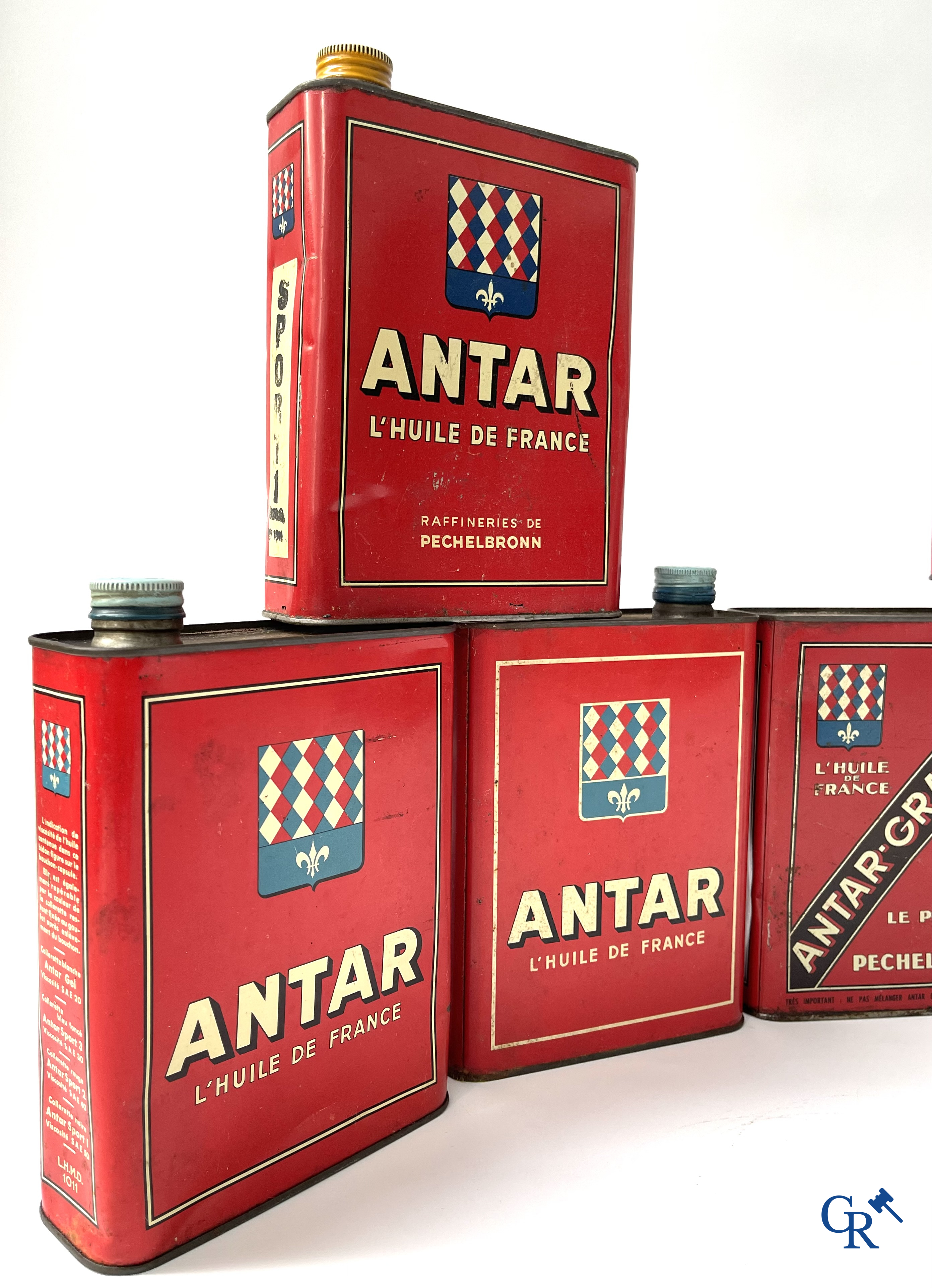 Automobilia. Antar. Lot olieblikken waaronder een zeldzame Antar-Gel pour automobiles blik. Jaren '40-'50-'60.
