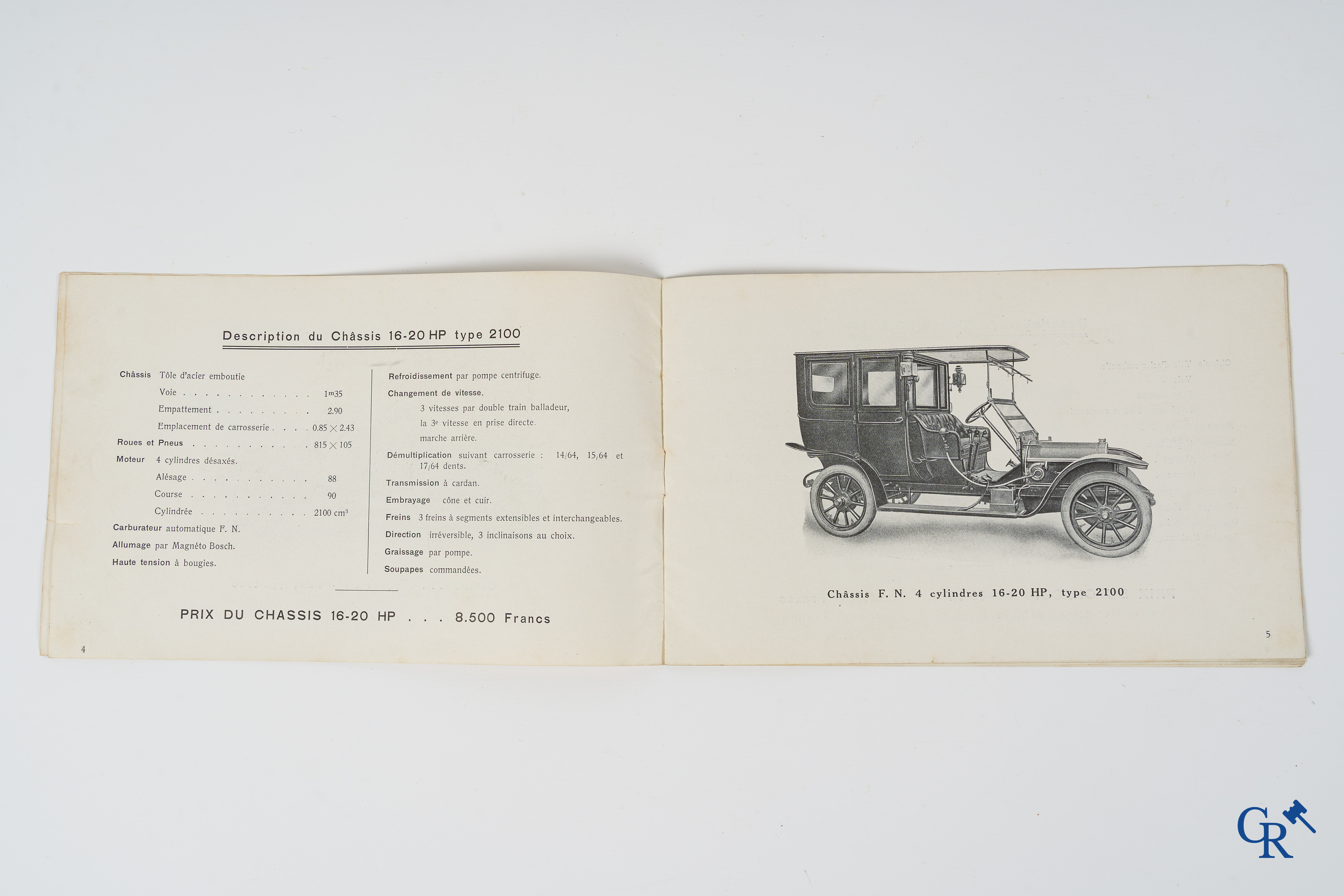 FN. Fabrique Nationale, Publiciteitsfolder voor fietsen, motorfietsen en auto's van F.N. Circa 1910.