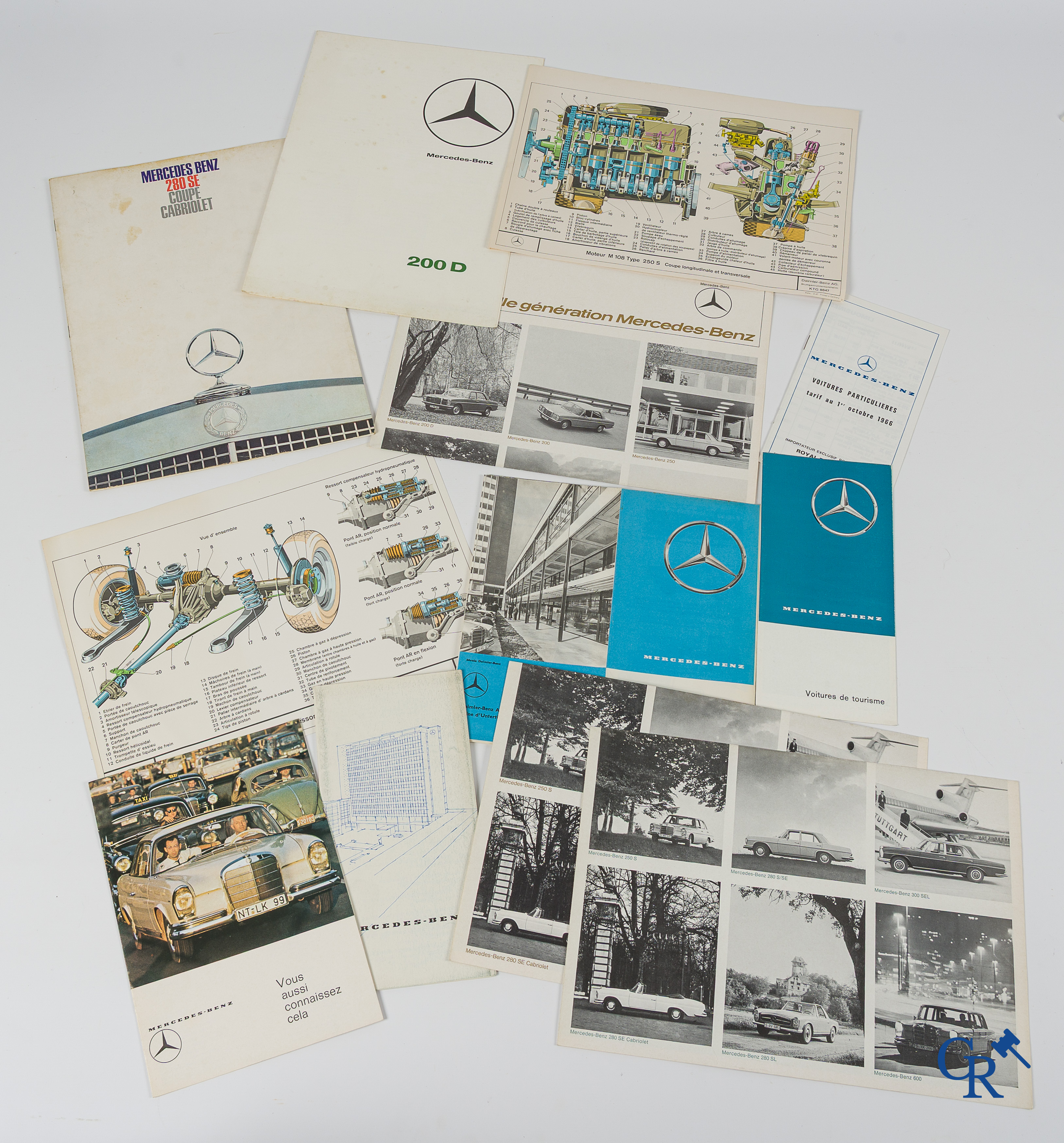 Automobilia. Mercedes Benz. Interessant en uitgebreid lot publiciteitsfolders en documentatie.