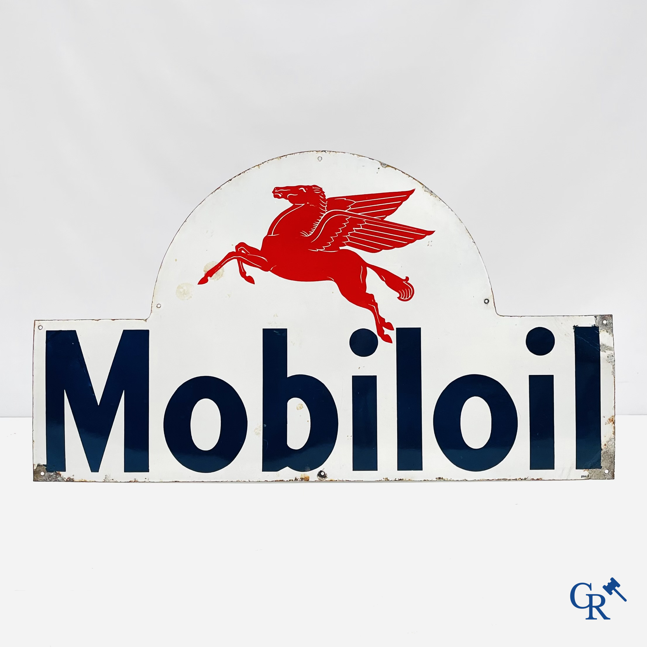 Mobiloil. Emaille reclamebord met voorstelling van de Mobiloil Pegasus. Belgische versie. Jaren '40-'50.