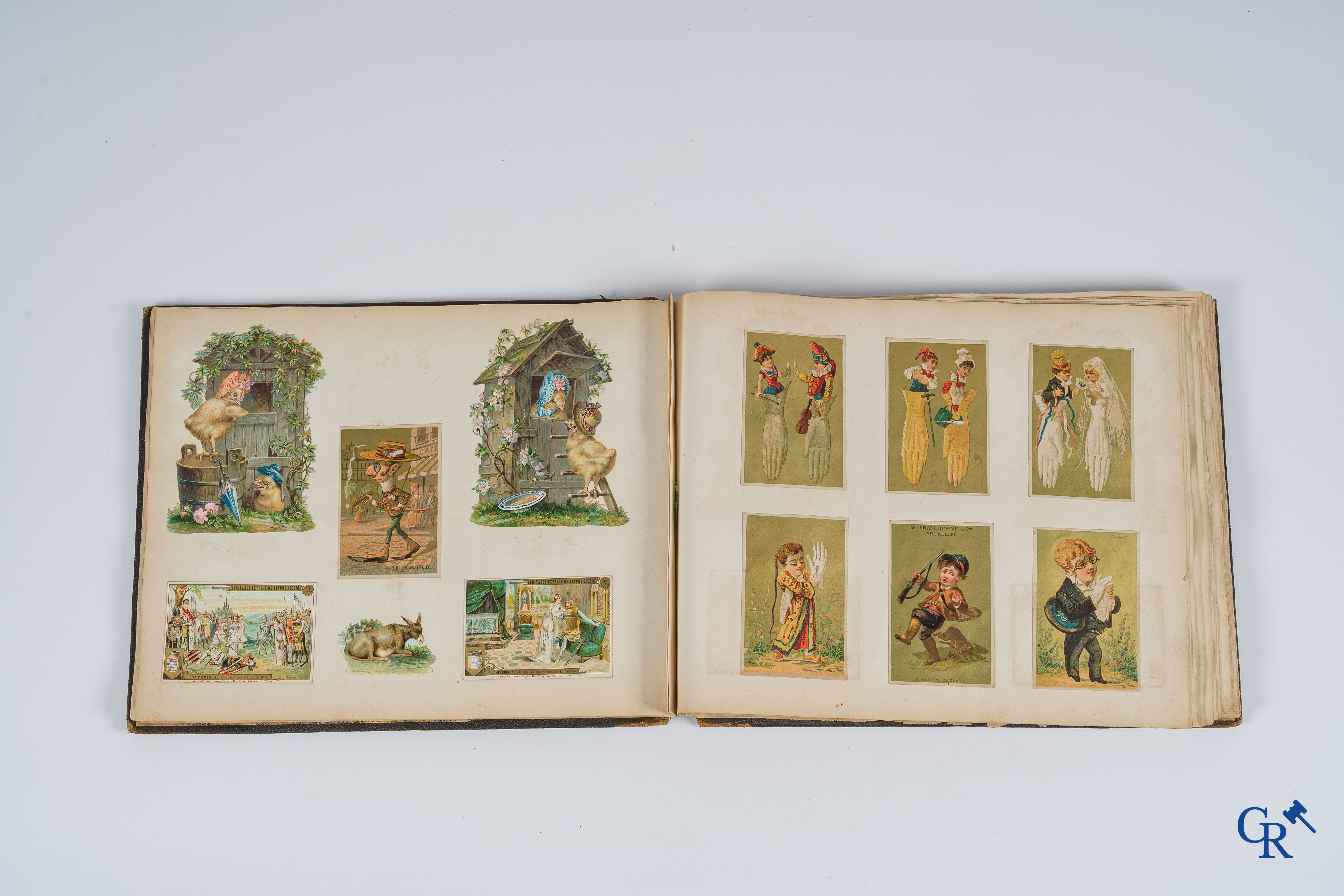 Een album met fantasie- en publiciteitskaarten. Circa 1900.