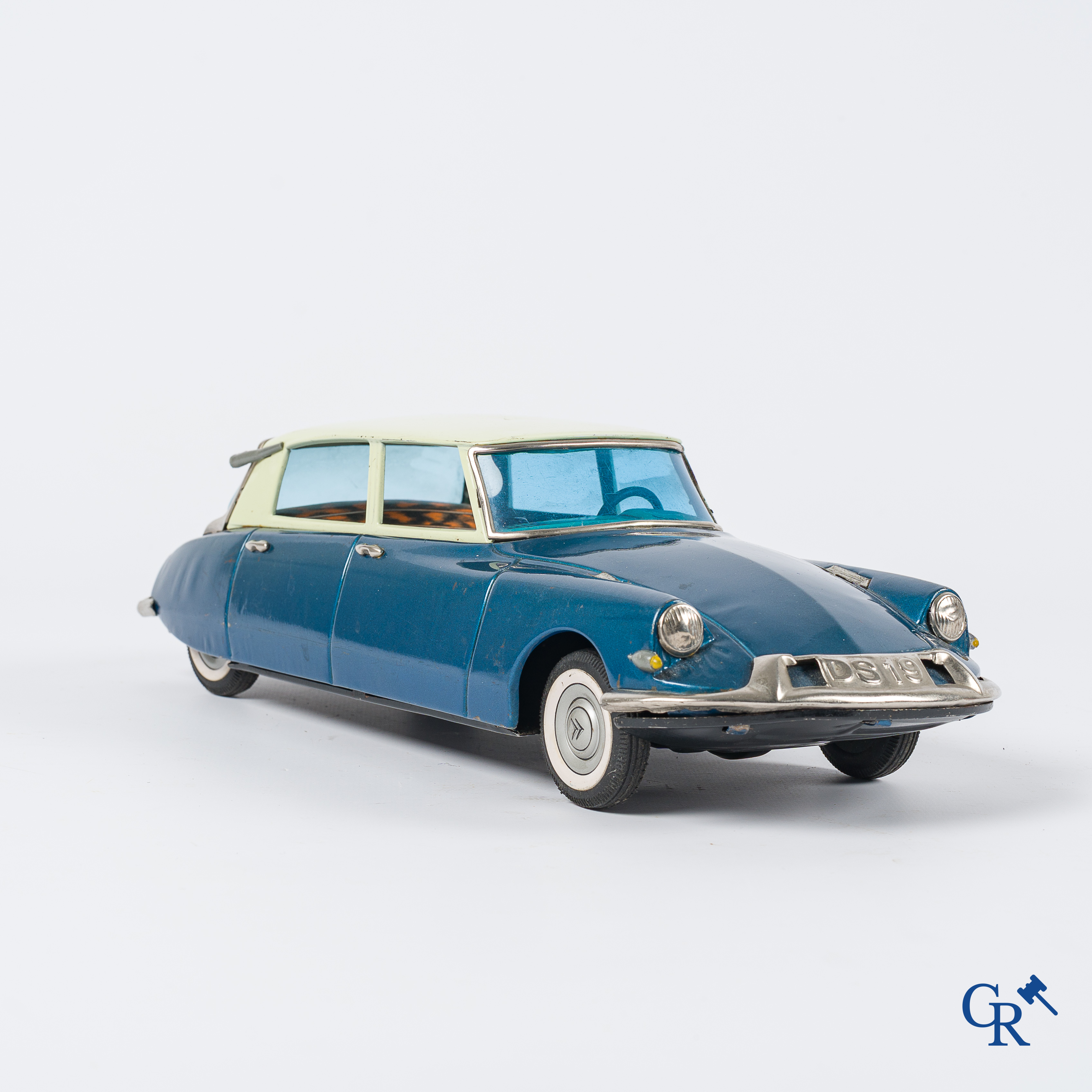 Oud speelgoed. Bandaï Japan, Citroen DS-19 modelauto in beschilderd blik. Jaren '60.