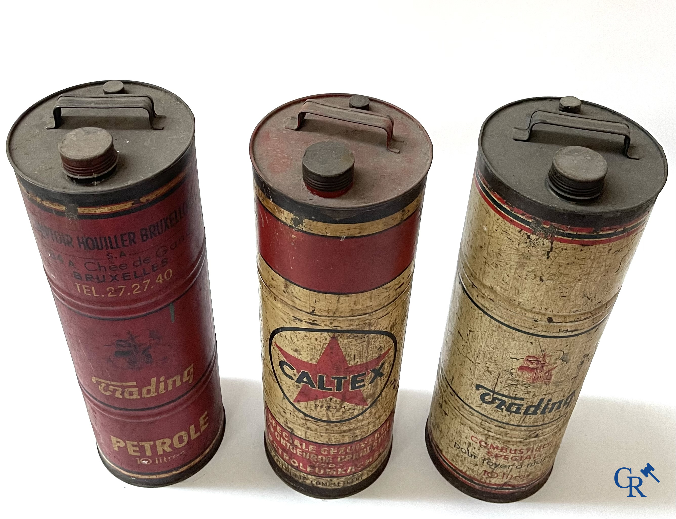 3 Grote olieblikken, 10 Liter, voor Caltex en Trading oil, Comptoir Houiller Bruxellois. Jaren '40.