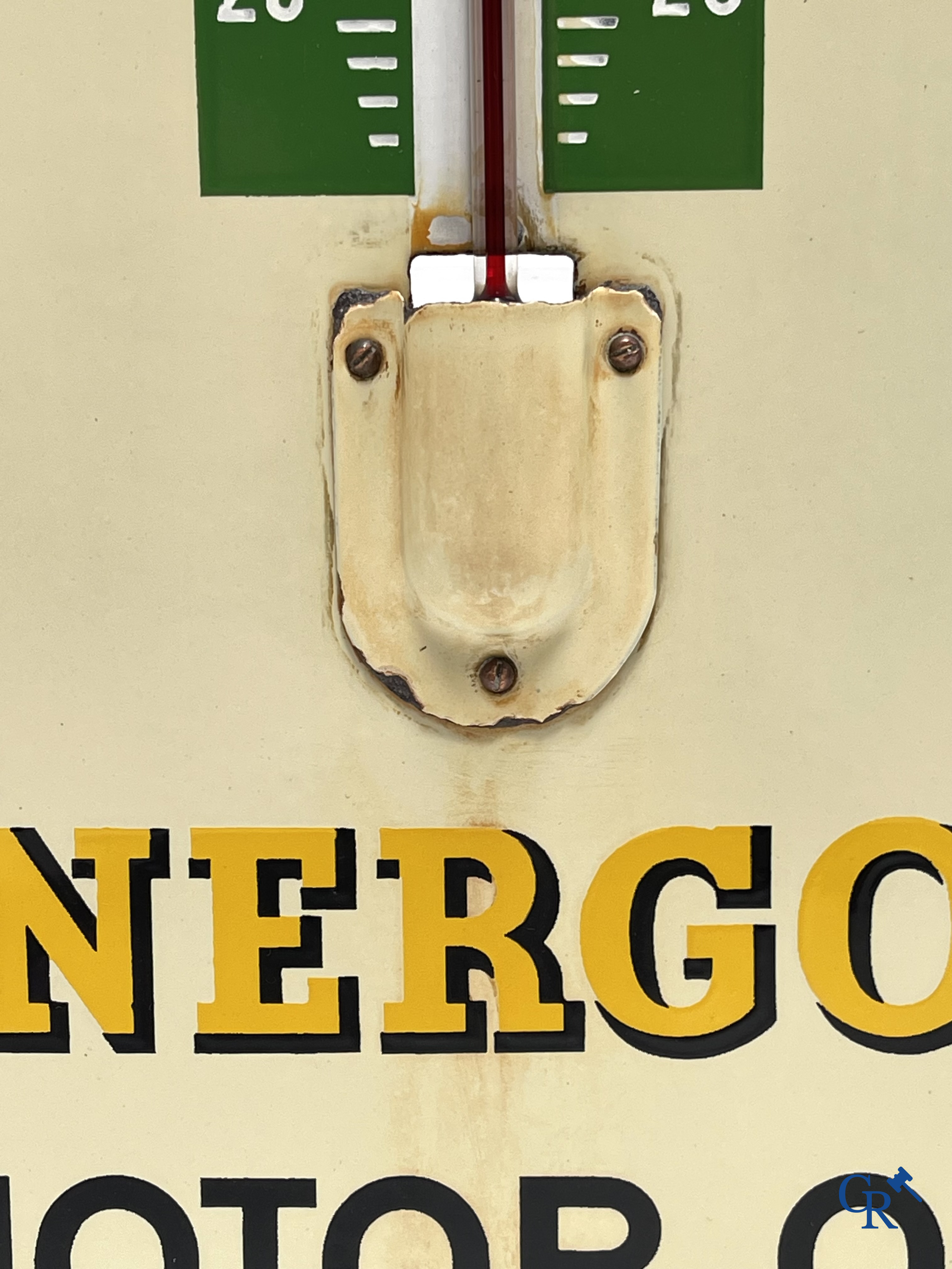 BP Motor Oil. Emaille reclamebord met ingewerkte thermometer voor BP motorolie. Emaillerie Belge Bruxelles, 1952.