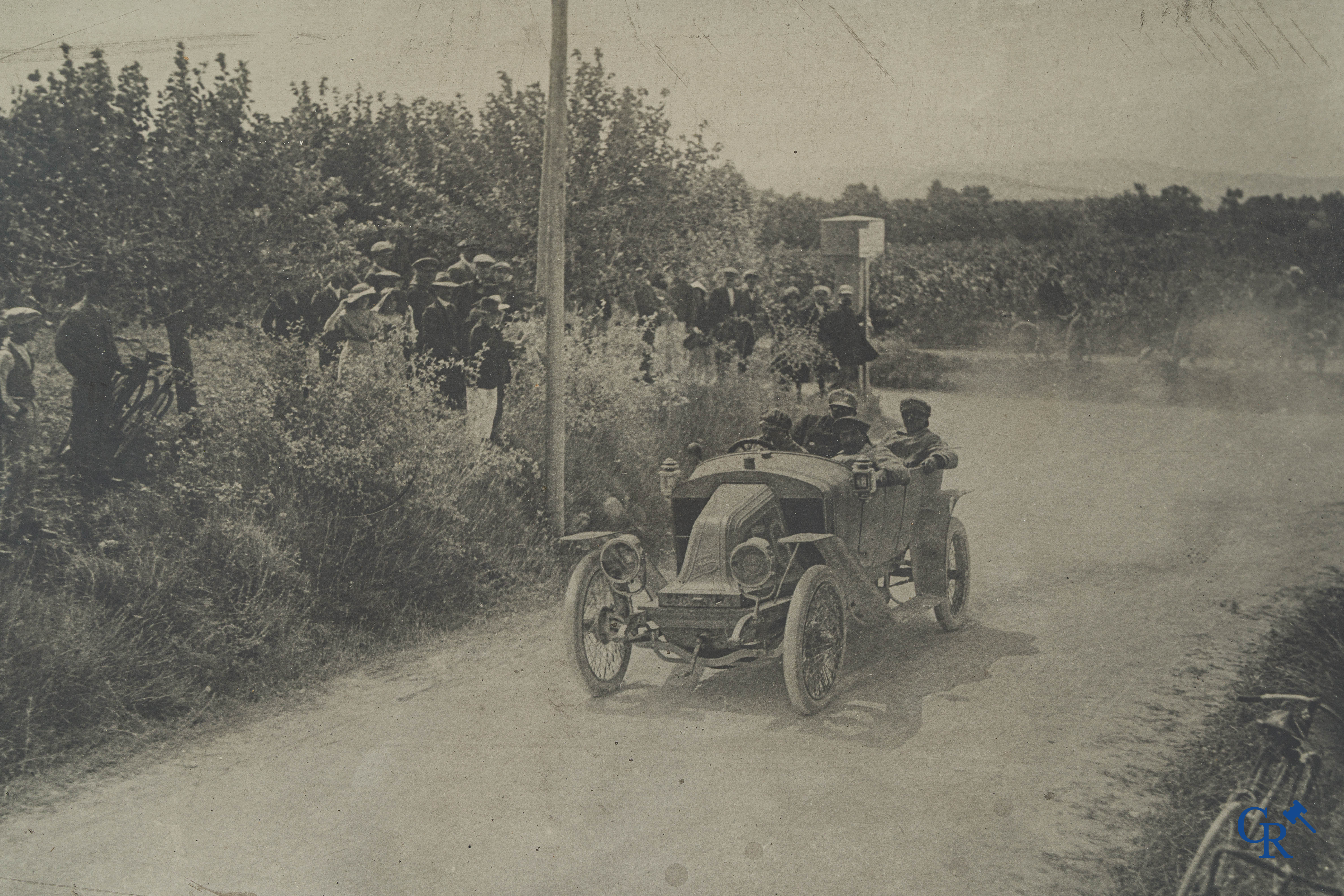Automobilia. Fotografie. Uitzonderlijk grote foto van de autorace "de beklimming van de Mont Ventoux." Begin 1900.