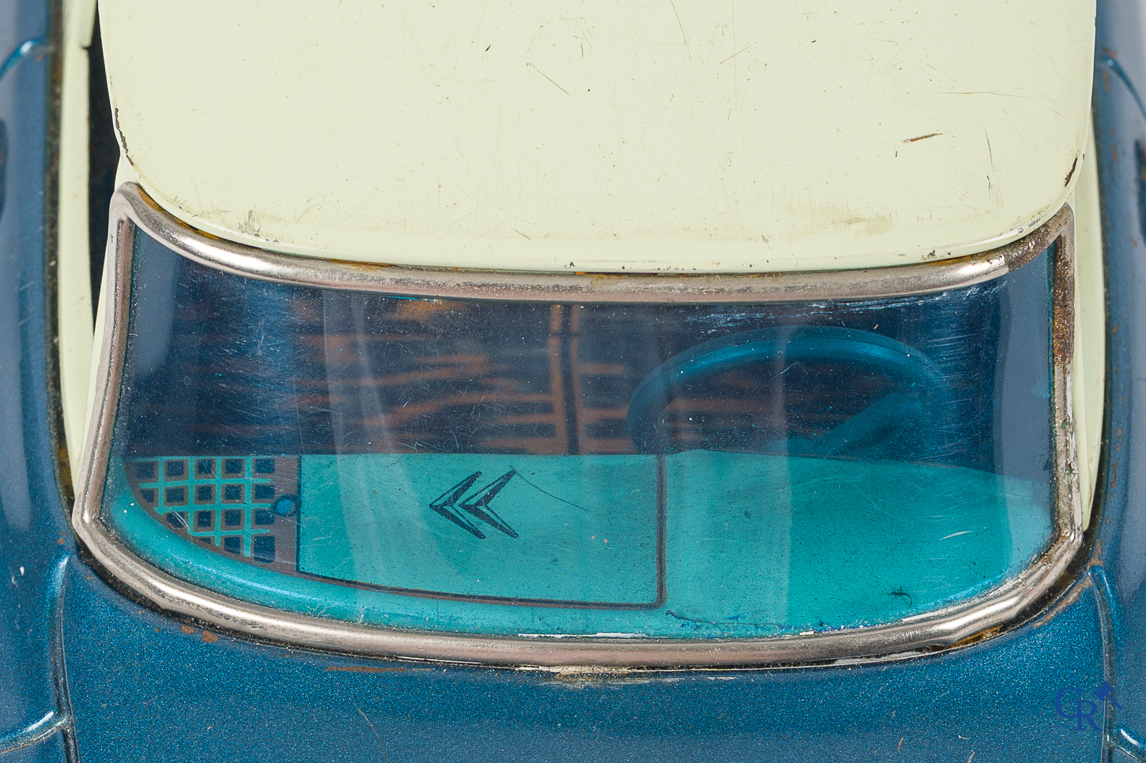 Oud speelgoed. Bandaï Japan, Citroen DS-19 modelauto in beschilderd blik. Jaren '60.
