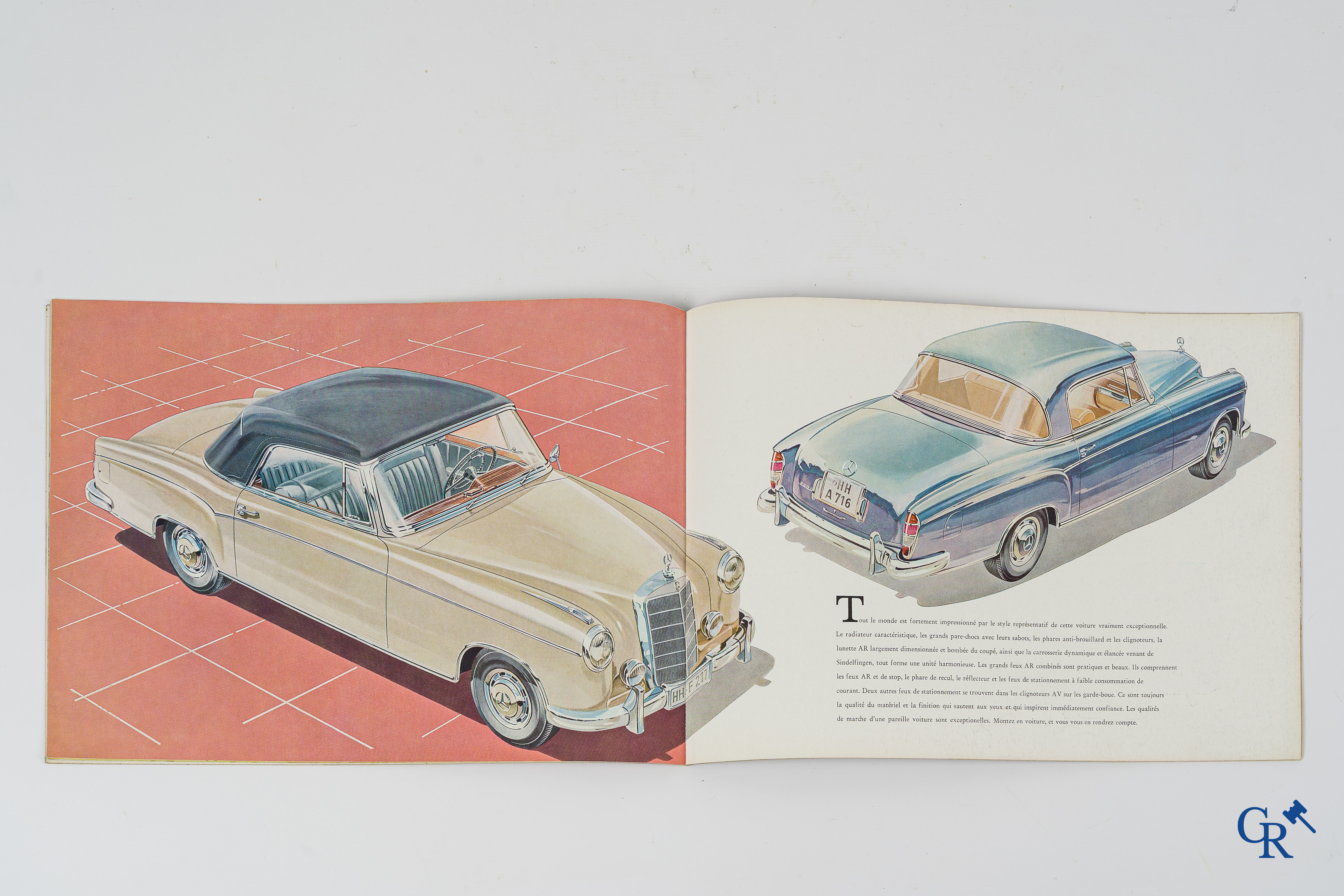 Automobilia. Mercedes Benz. Lot met 5 luxe catalogen of publiciteitsfolders voor diverse modellen.
