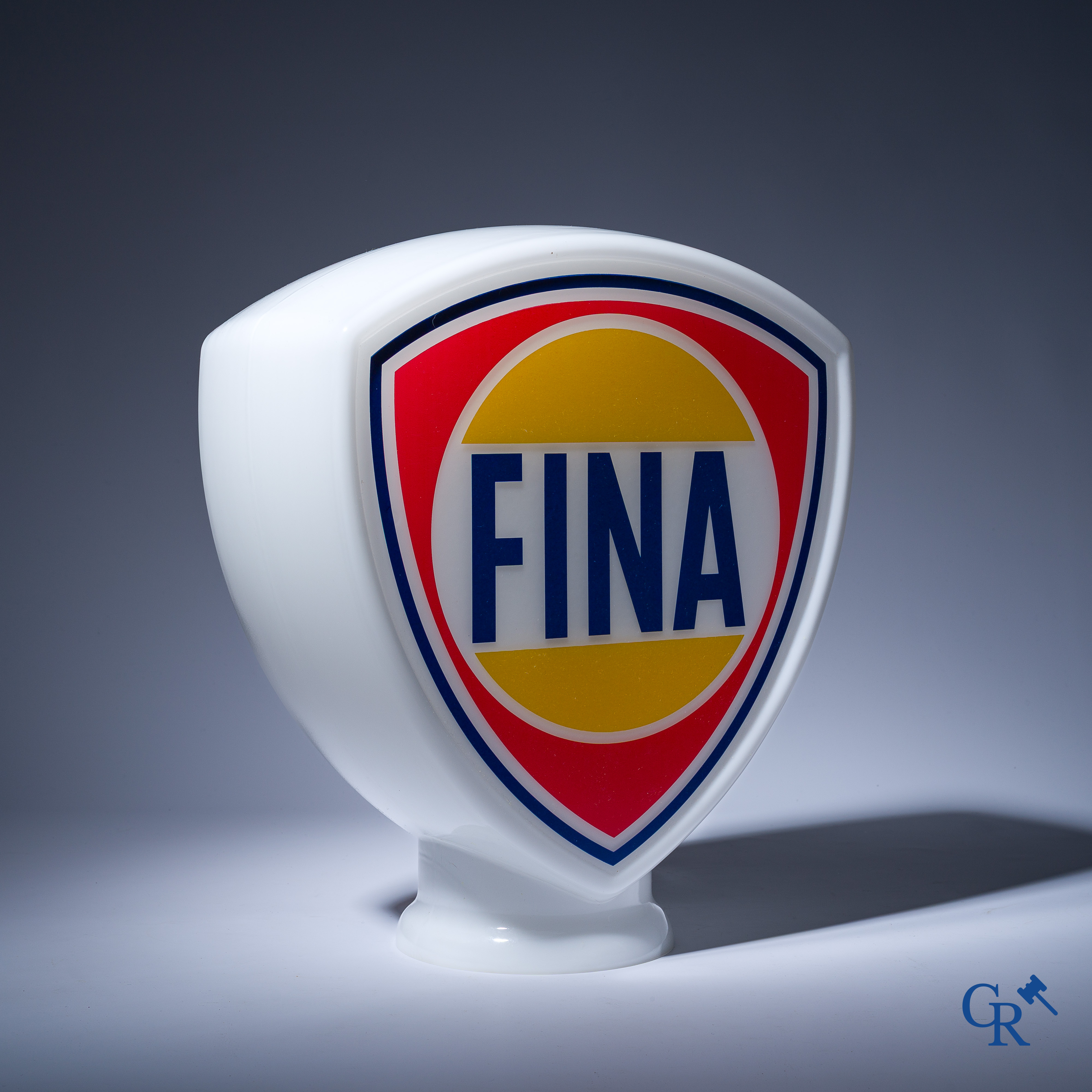 Automobilia, Fina. Originele verlichtingsglobe voor een benzinepomp in witte opaline. '50 er jaren.