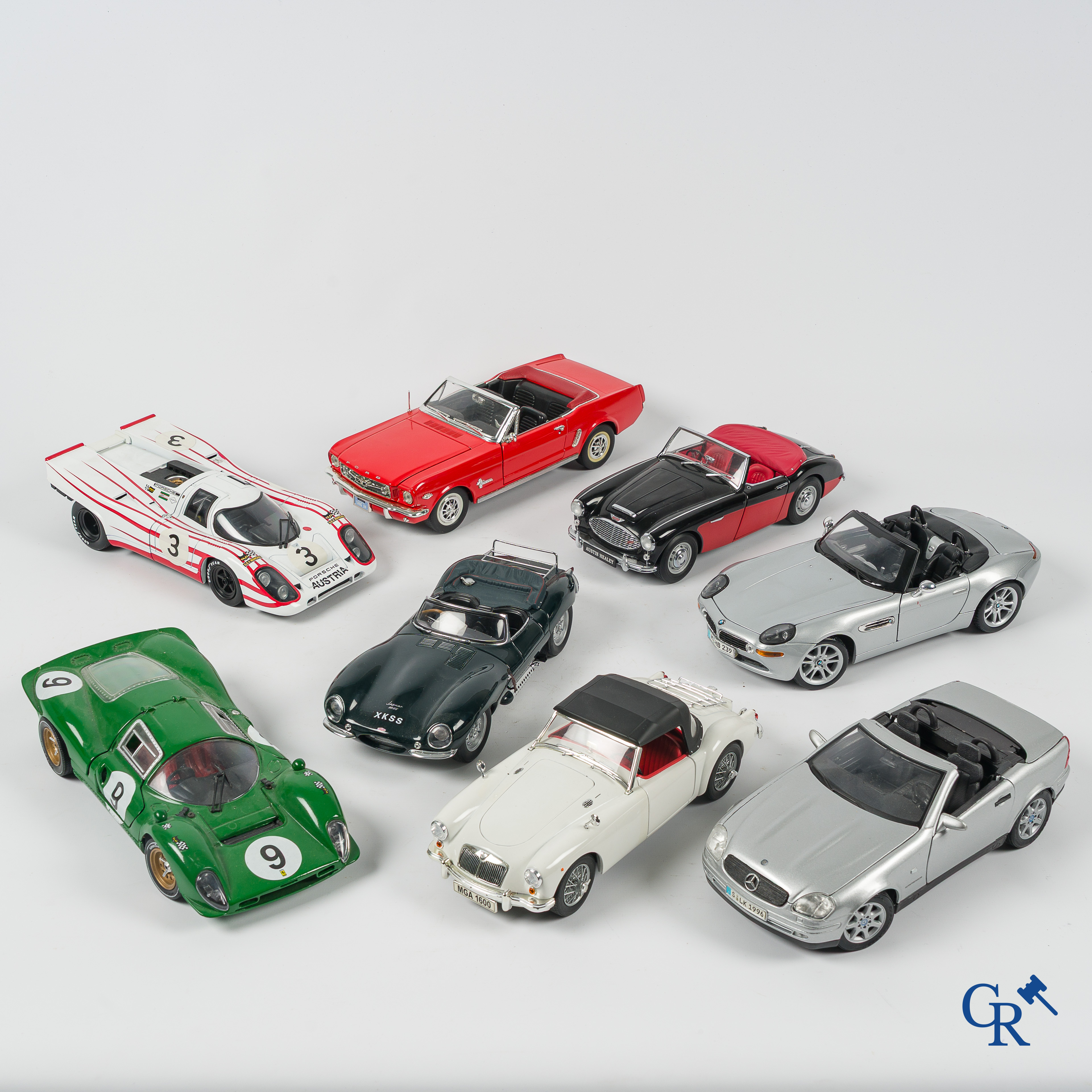 Automobilia. 8 schaalmodel auto's 1/18, Kyosho, Maisto, Revell, Universal Hobbies.