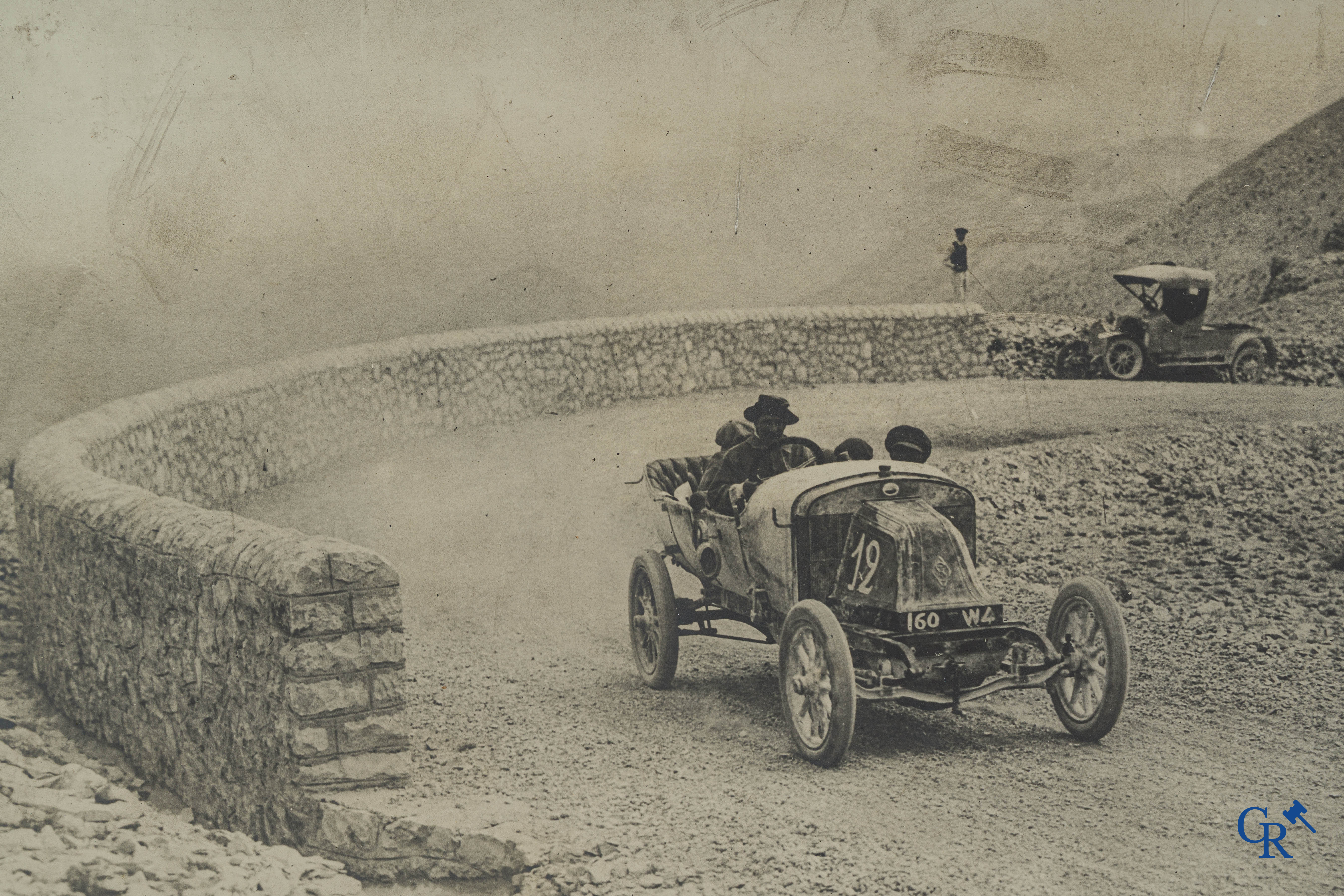 Automobilia. Fotografie. Uitzonderlijk grote foto van de autorace "de beklimming van de Mont Ventoux". Begin 1900.