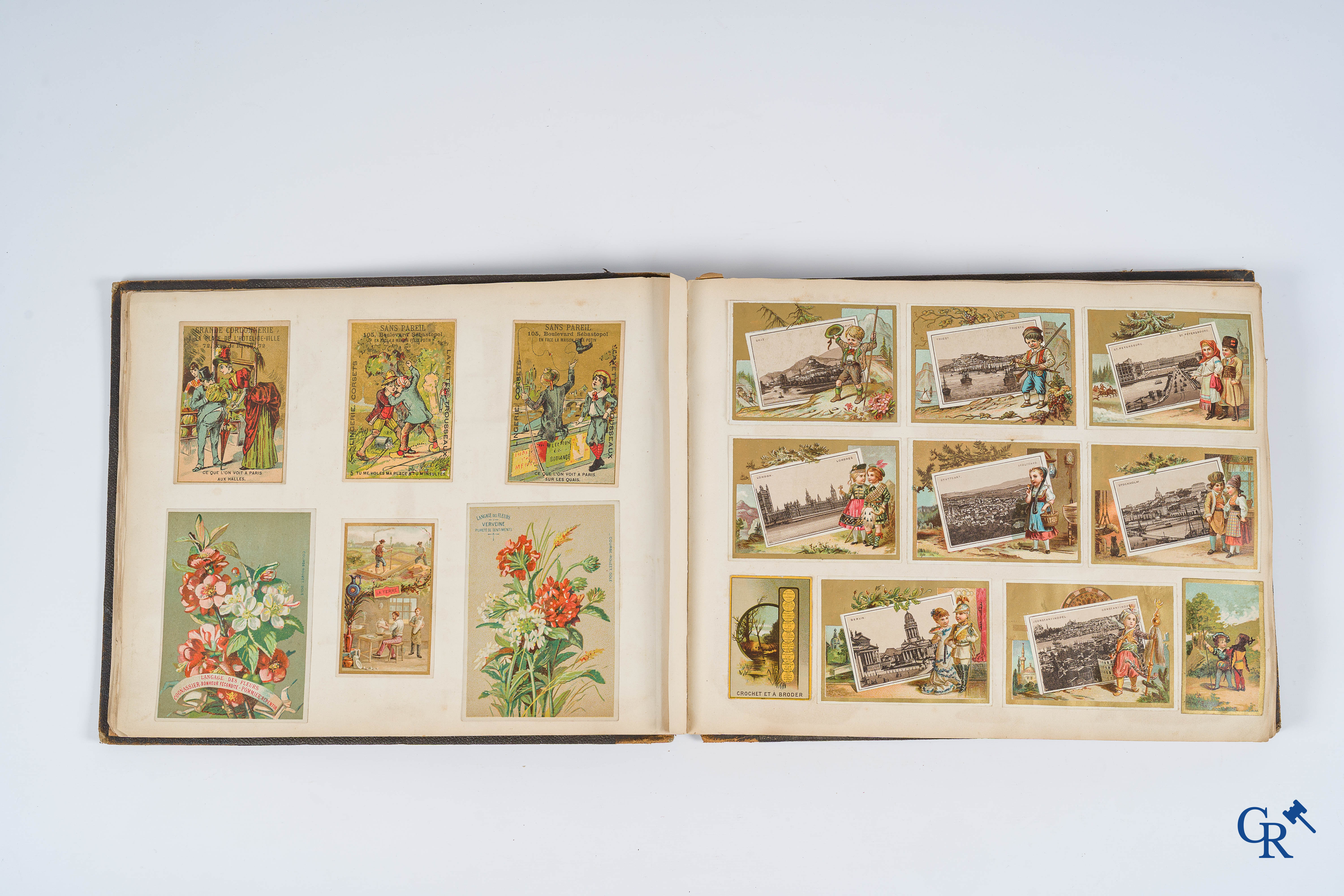 Een album met fantasie- en publiciteitskaarten. Circa 1900.