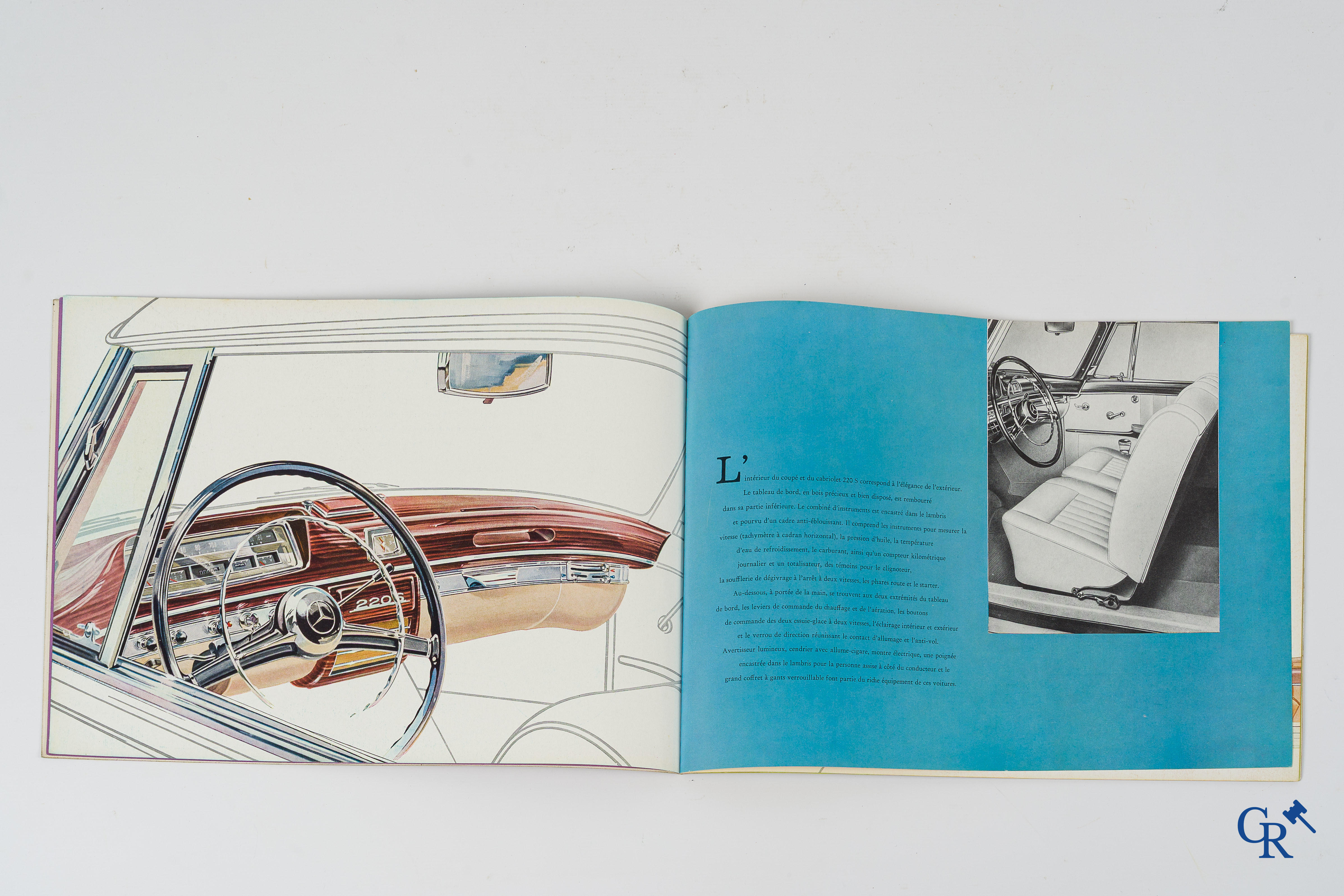 Automobilia. Mercedes Benz. Lot met 5 luxe catalogen of publiciteitsfolders voor diverse modellen.