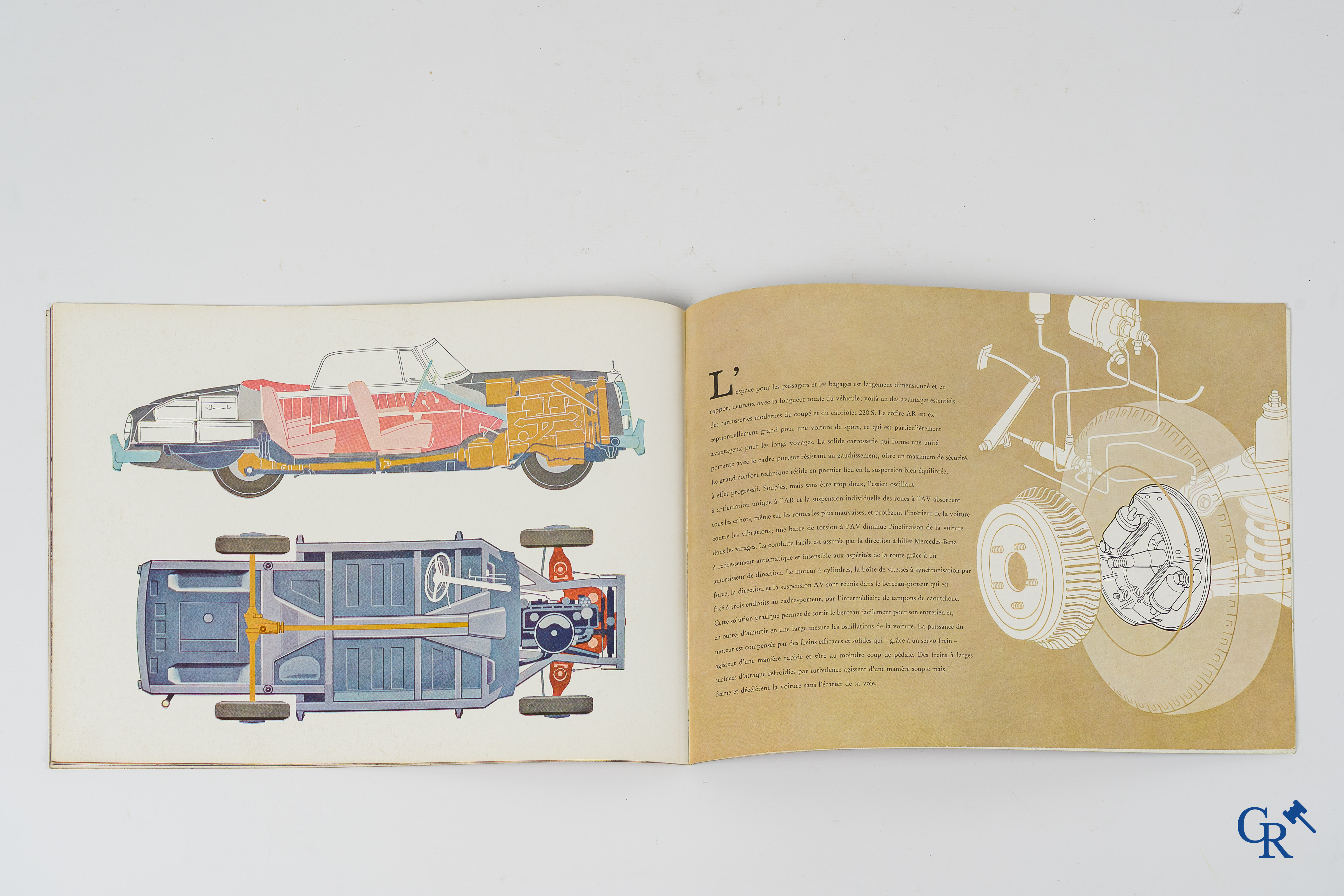Automobilia. Mercedes Benz. Lot met 5 luxe catalogen of publiciteitsfolders voor diverse modellen.