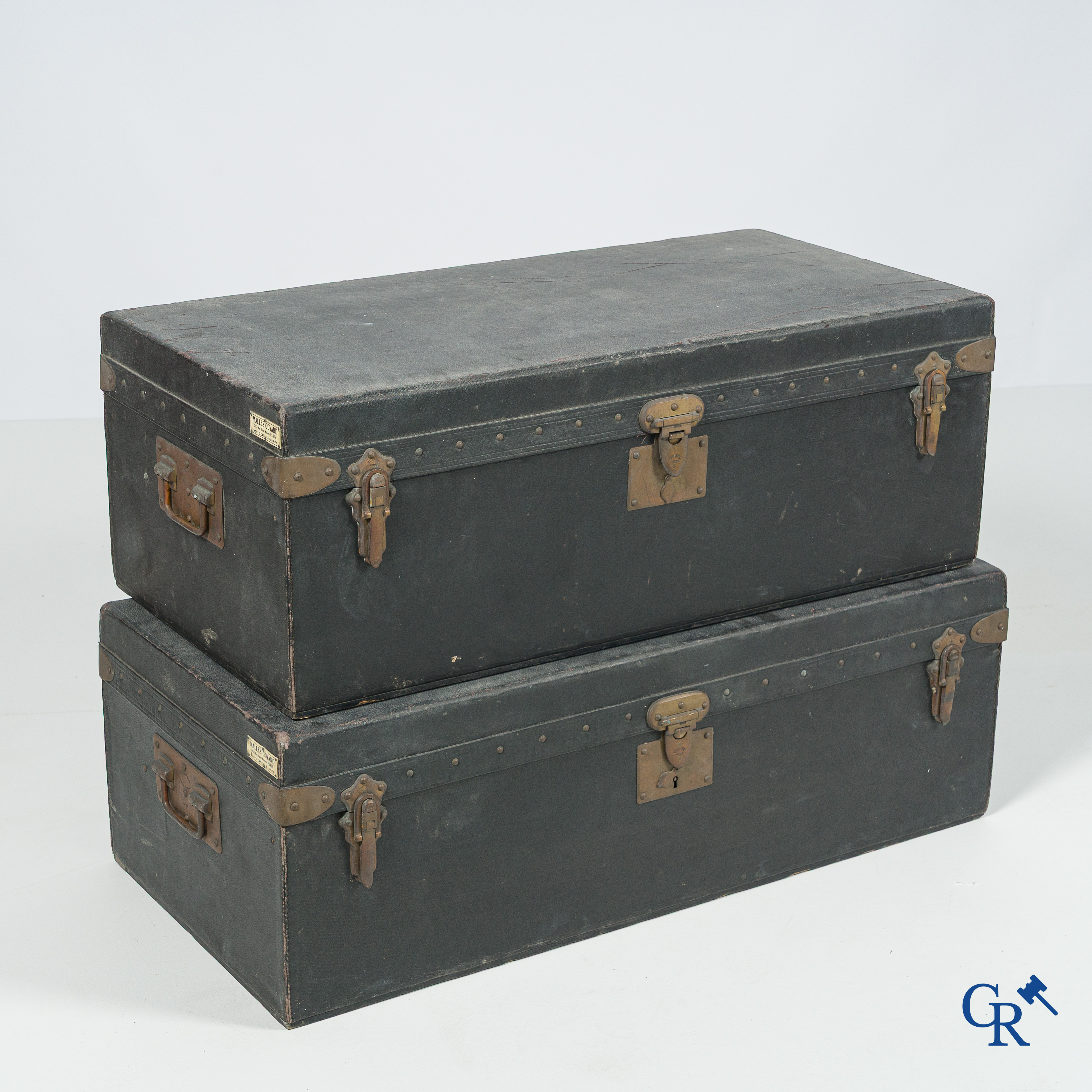 Malles Goyard, 233 Rue Saint Honoré, Paris. 2 Autokoffers in zwart leder. Circa 1930.