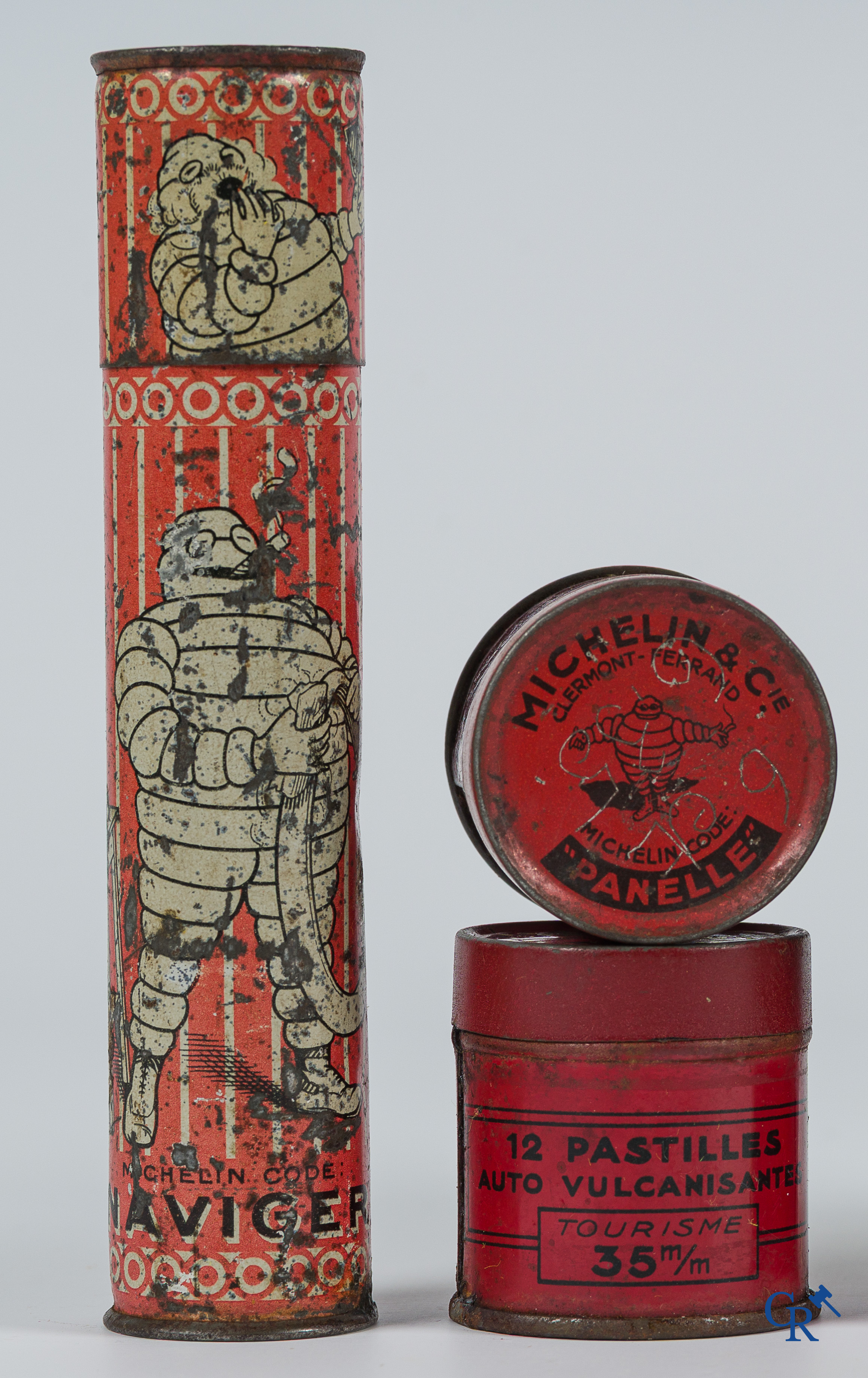 Michelin. Lot Michelin blikdozen circa 1900 en andere. Code Naviger, Panelle, Bidendum meetinstrument.